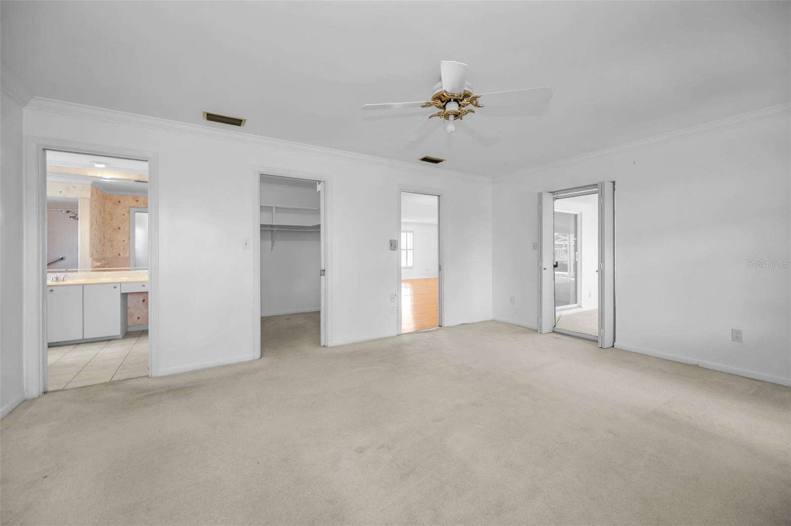 4 HIBISCUS RD — photo 37