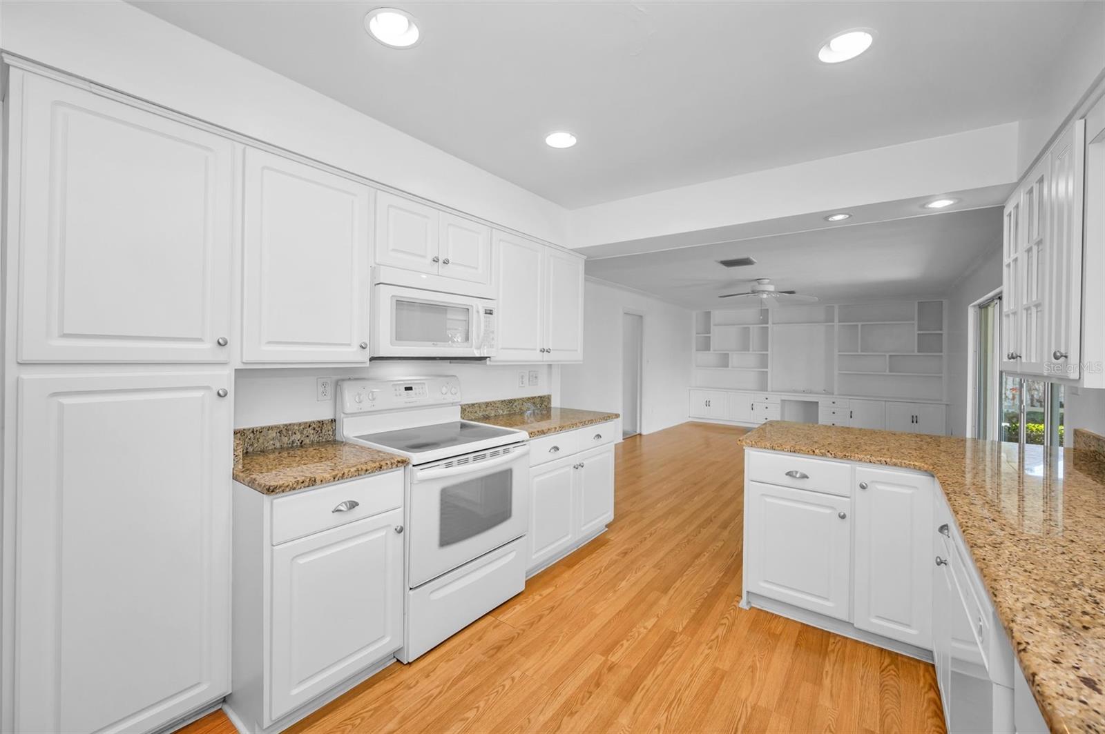 4 HIBISCUS RD — photo 27