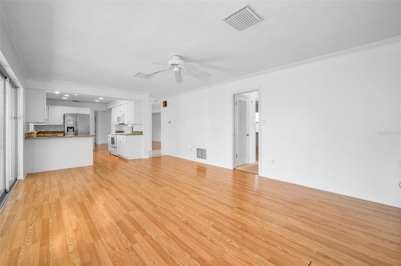 4 HIBISCUS RD — photo 32