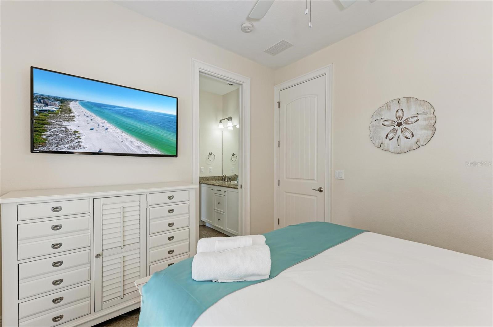 203 N HARBOR DR — photo 29