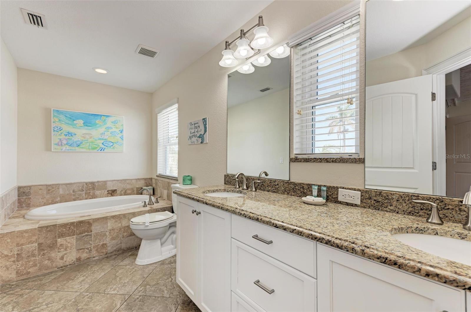 203 N HARBOR DR — photo 47