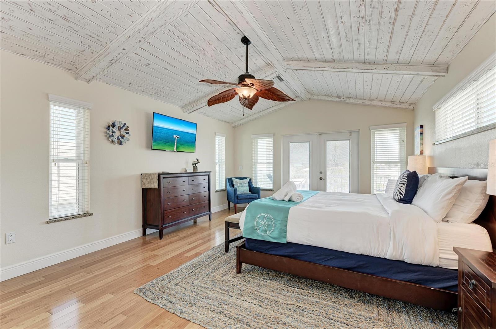 203 N HARBOR DR — photo 44