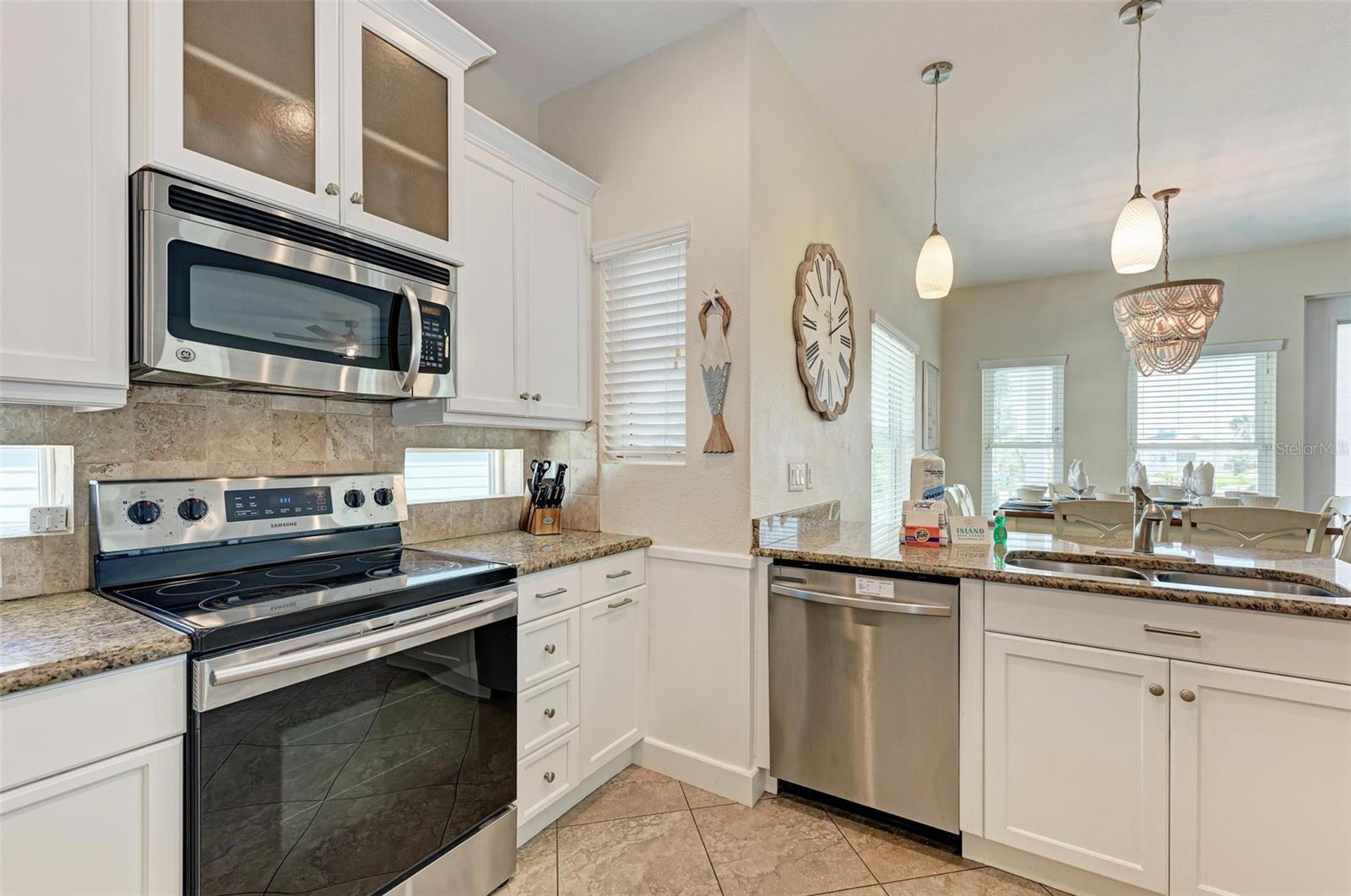 203 N HARBOR DR — photo 17