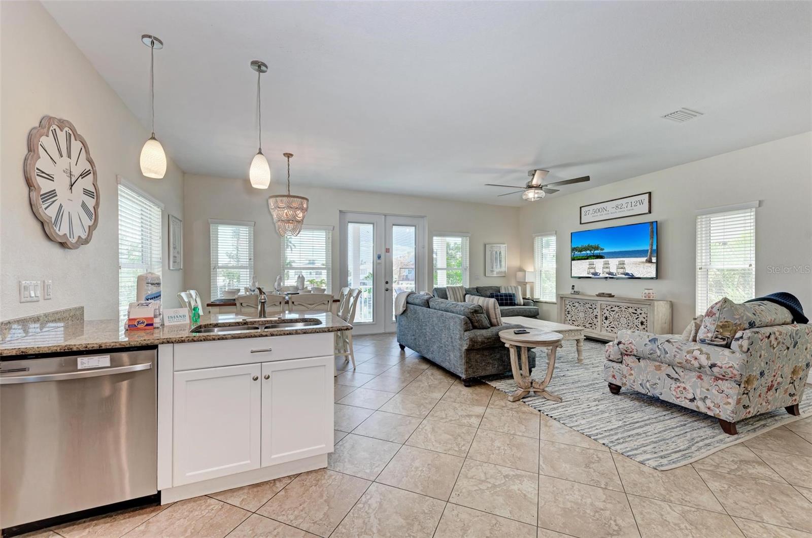 203 N HARBOR DR — photo 11