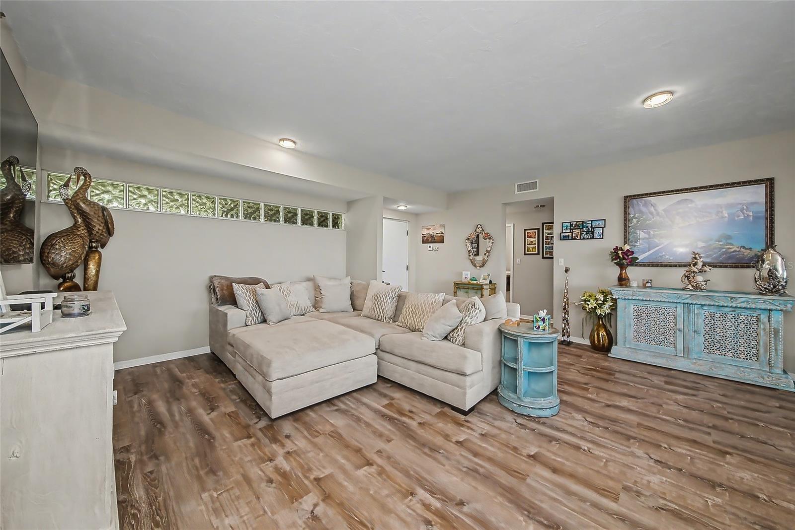 5408 EAGLES POINT CIR #302 — photo 5