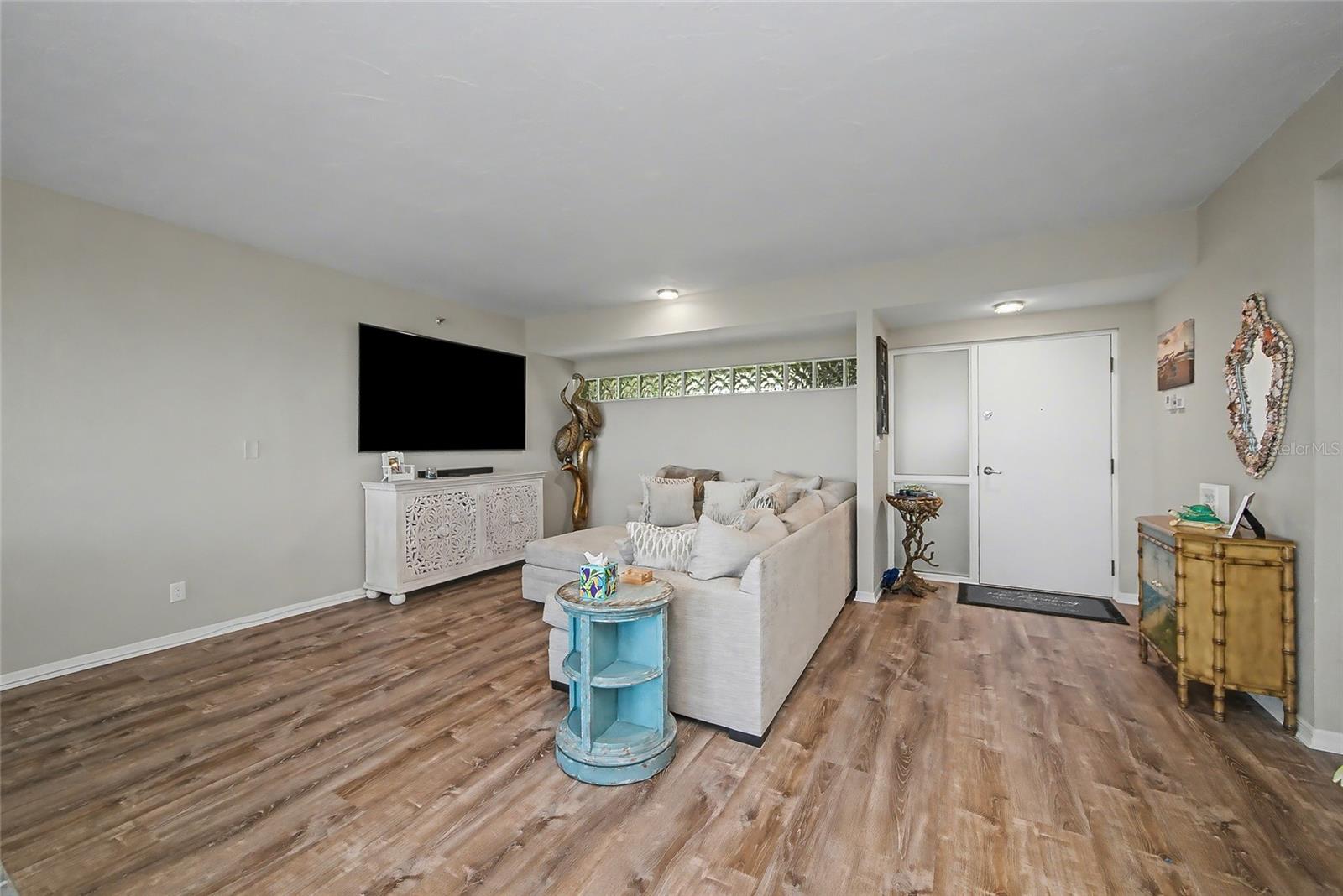 5408 EAGLES POINT CIR #302 — photo 4
