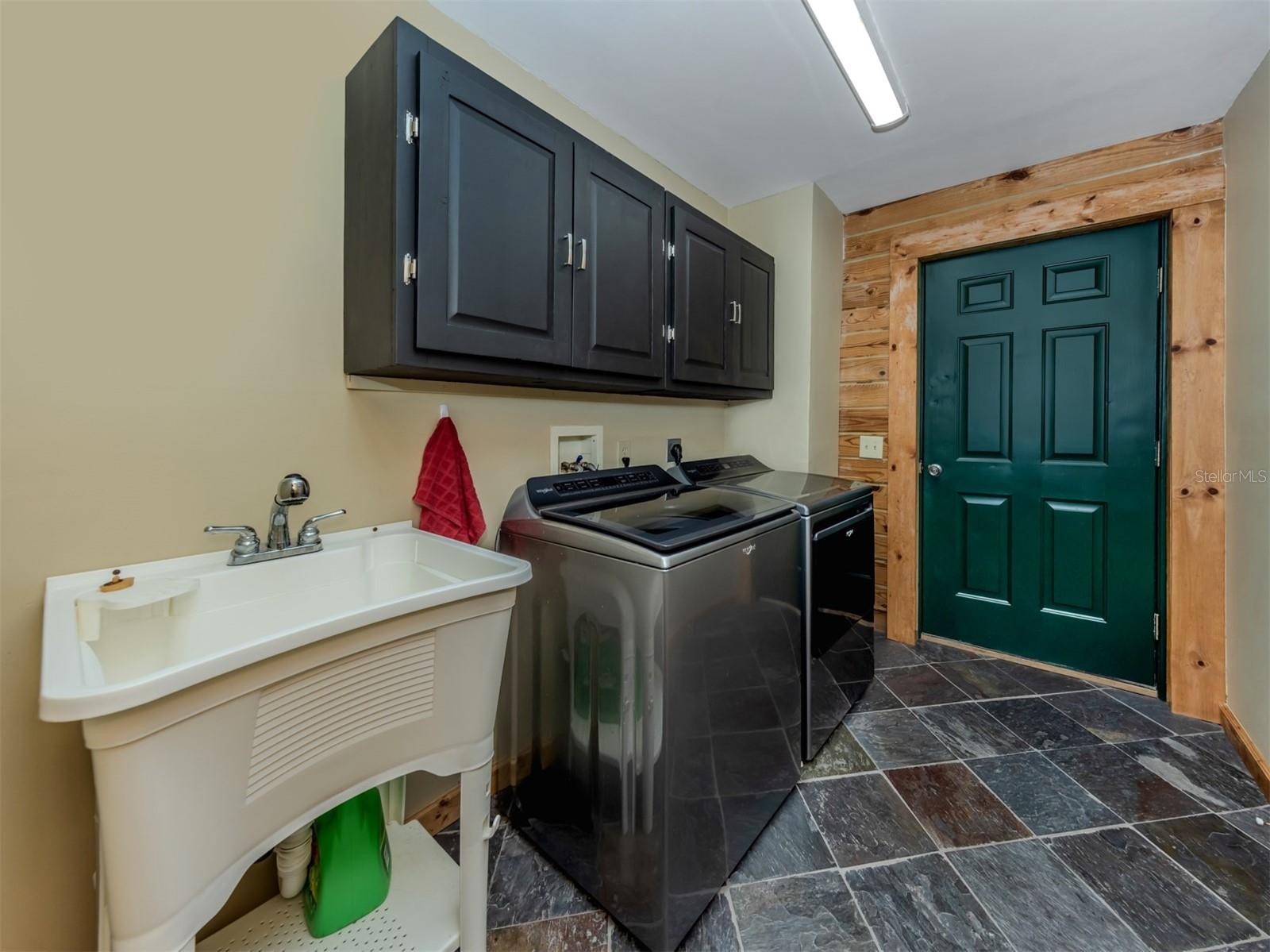 2450 FLAGAMI LN — photo 26