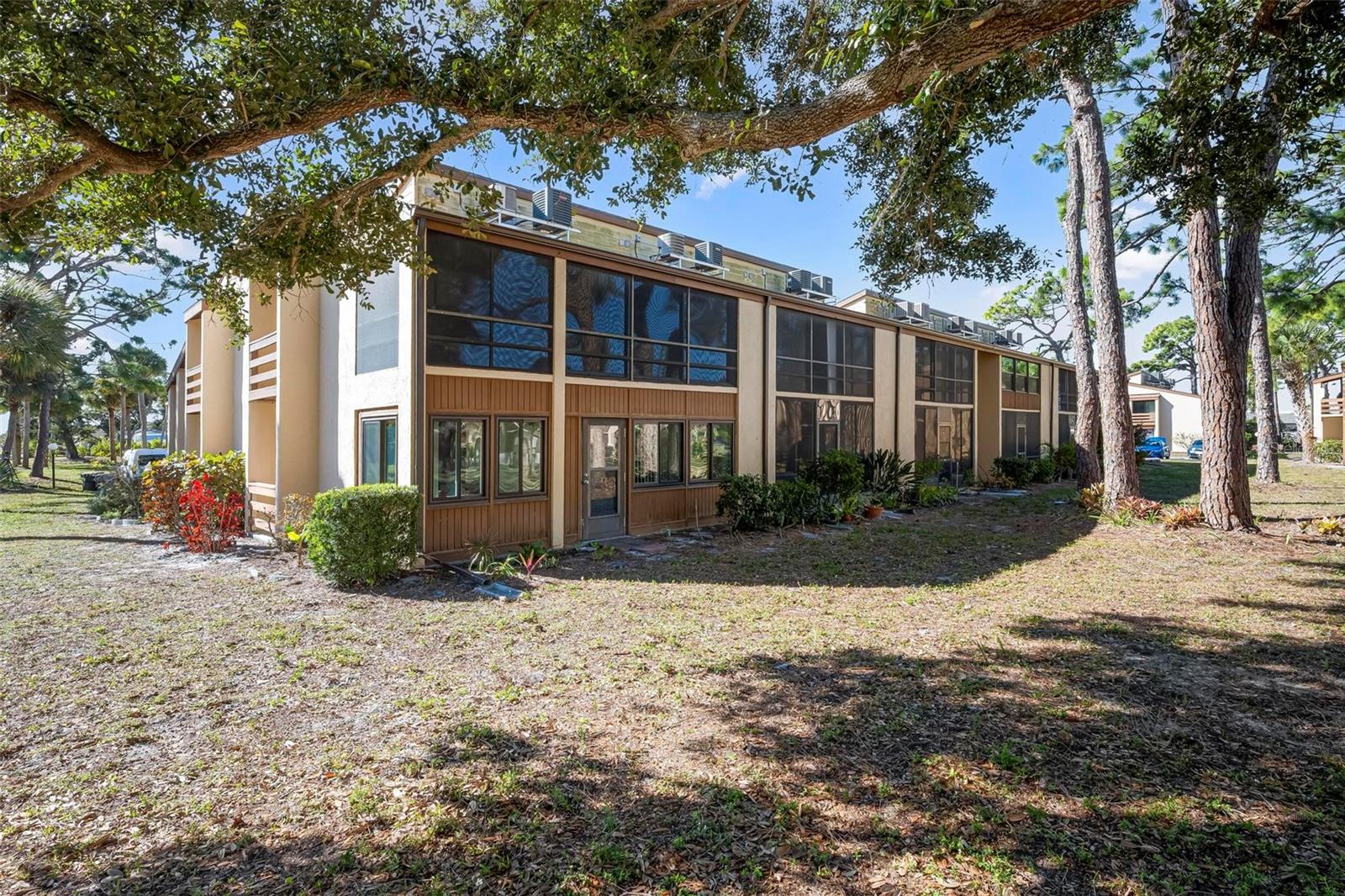 25 QUAILS RUN BLVD #6 — photo 4