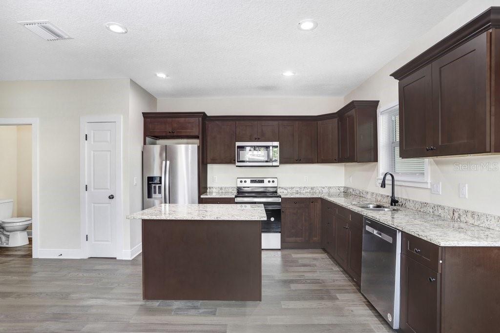 4209 W WOODLAWN AVE #A — photo 8