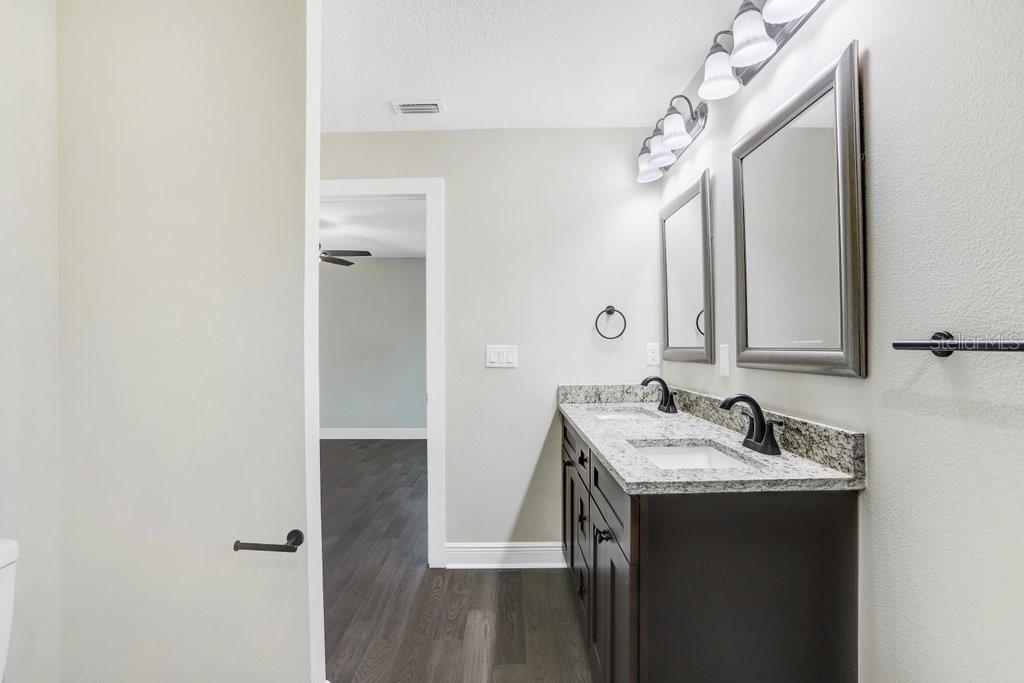 4209 W WOODLAWN AVE #A — photo 16
