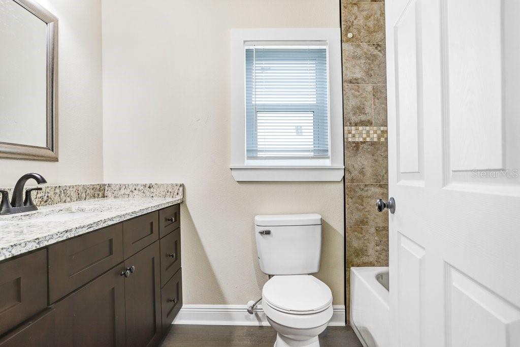 4209 W WOODLAWN AVE #A — photo 22