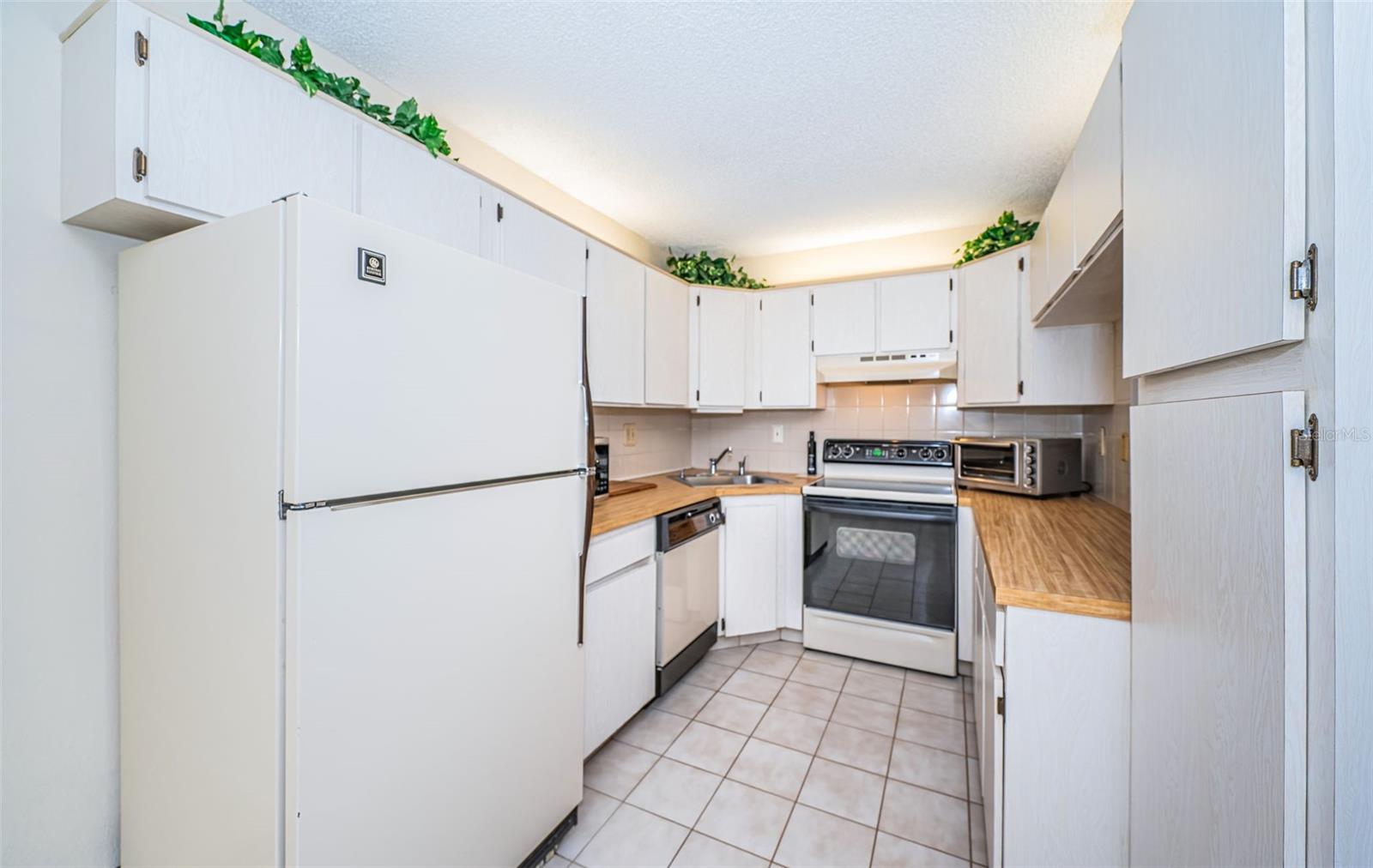 2522 PINE RIDGE WAY S #A2 — photo 9