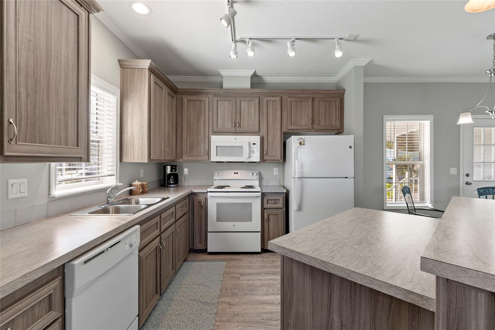 4104 11TH ST E — photo 2