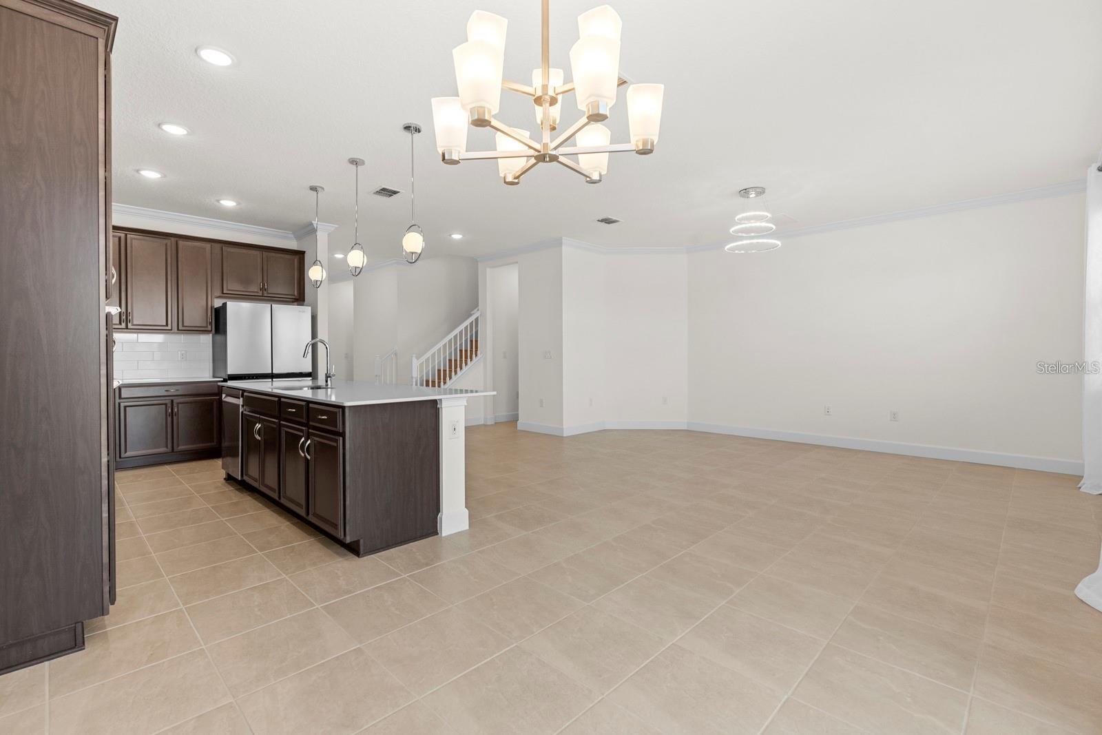 933 SIGNET DR — photo 12