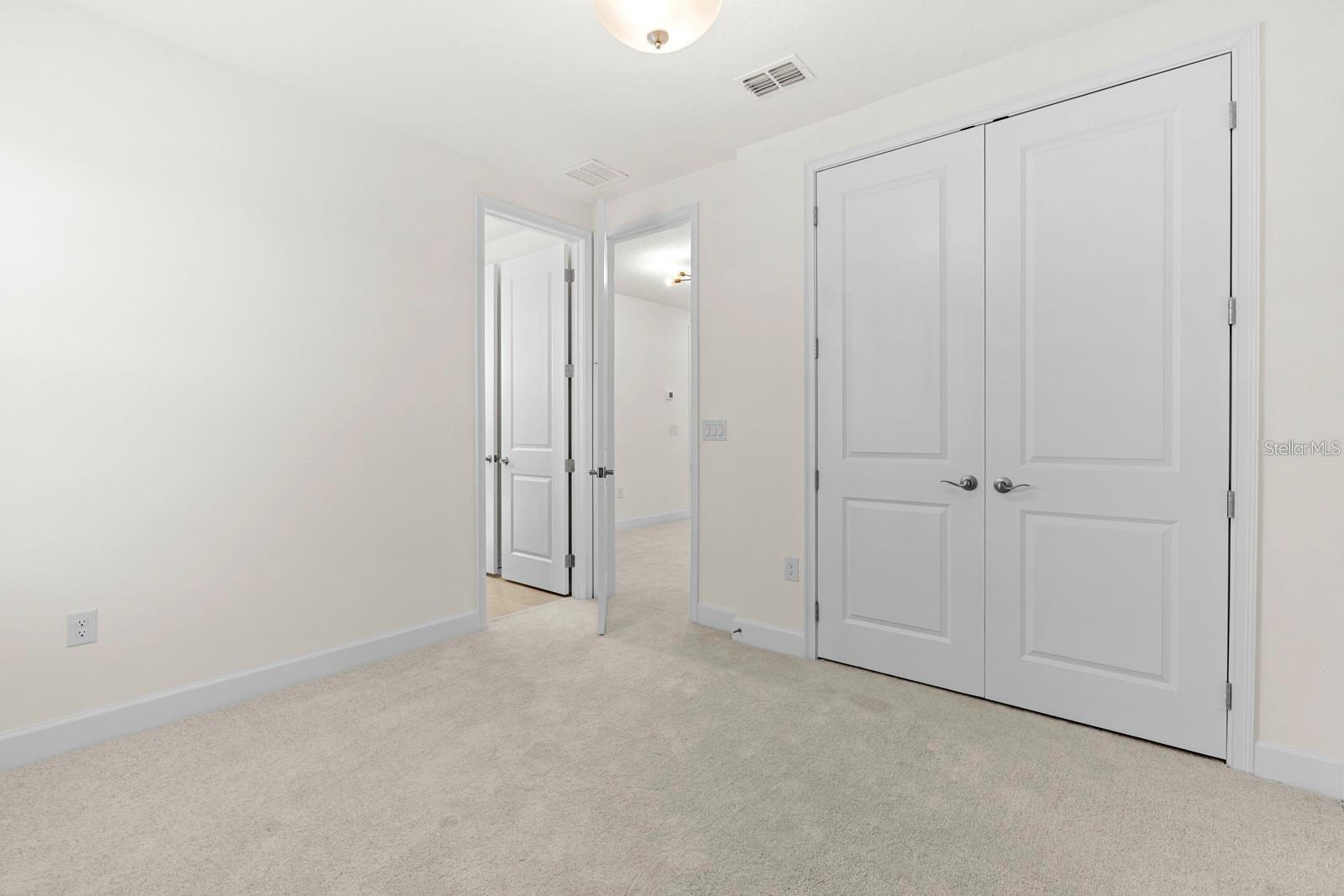 933 SIGNET DR — photo 30