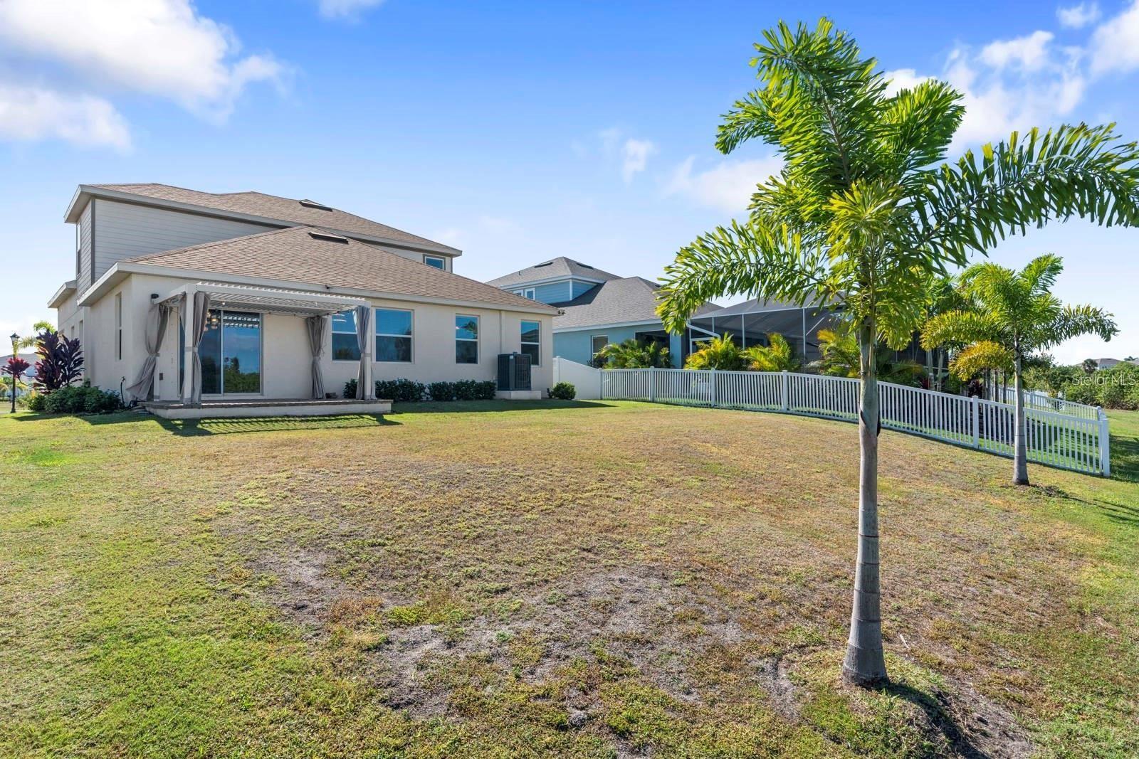 933 SIGNET DR — photo 46