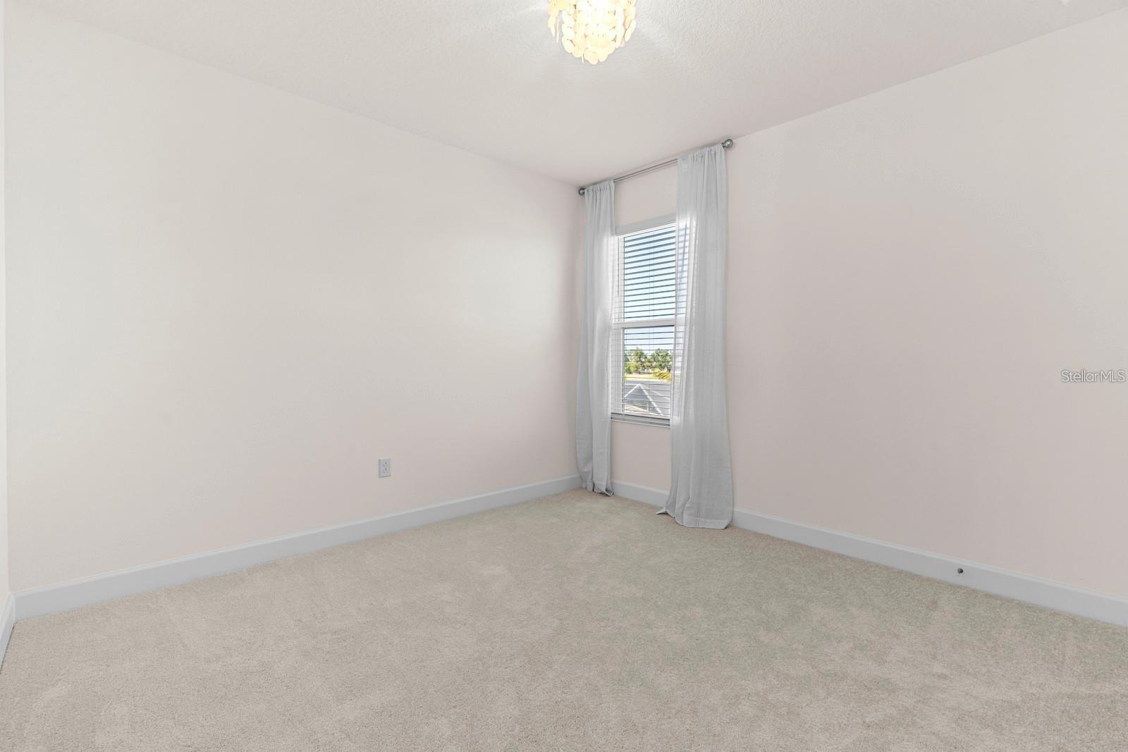 933 SIGNET DR — photo 37