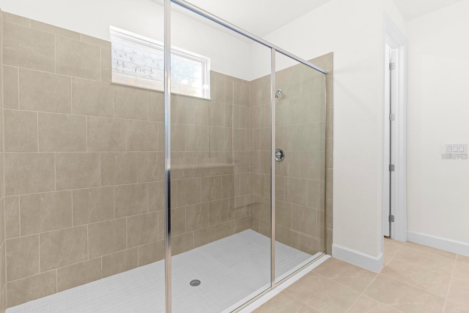 933 SIGNET DR — photo 22