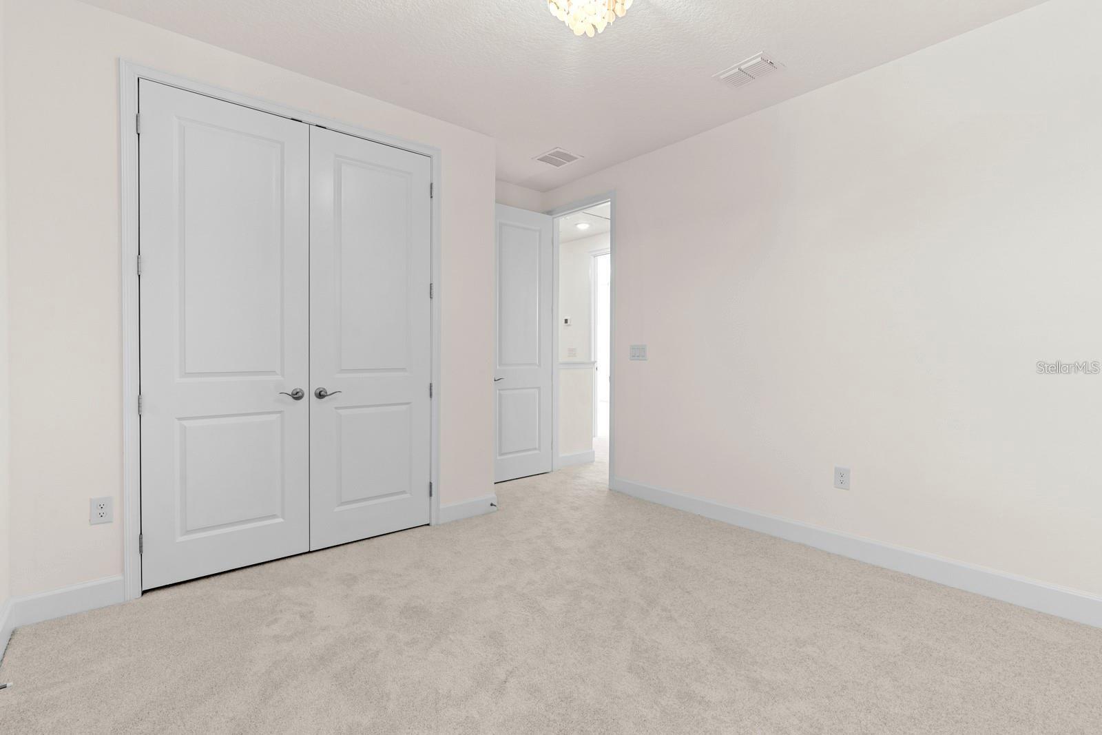 933 SIGNET DR — photo 38