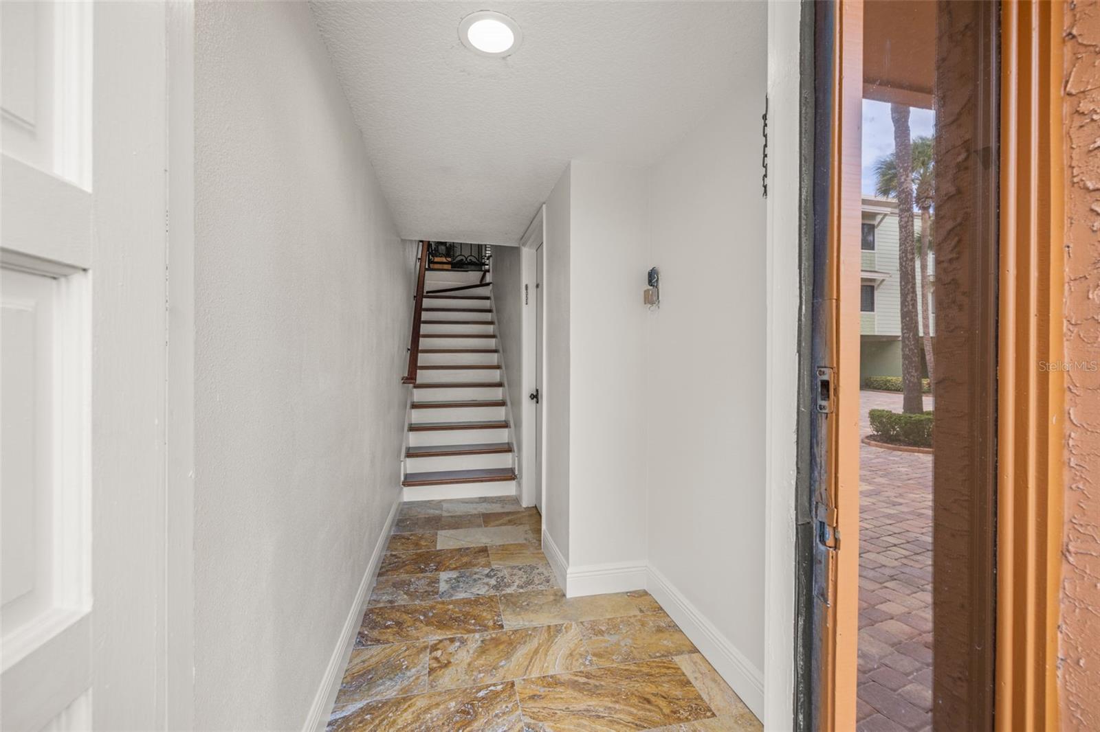 533 SANDY HOOK RD — photo 5