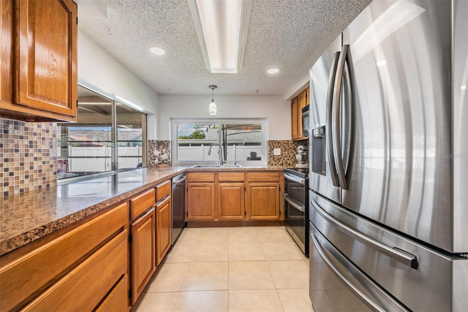 3849 CLAREMONT DR — photo 4