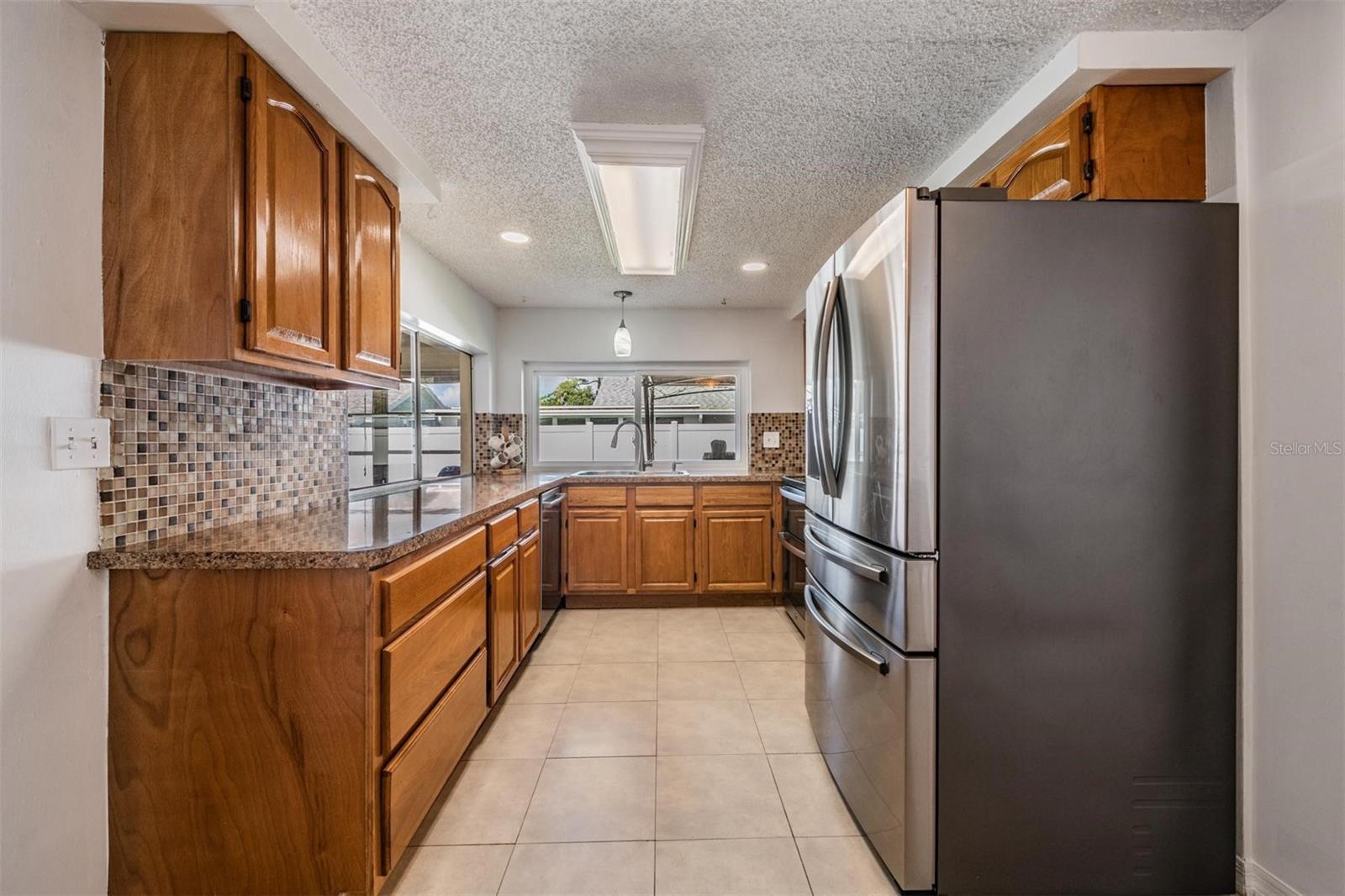 3849 CLAREMONT DR — photo 3