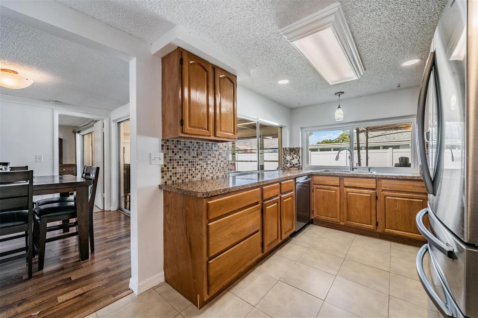 3849 CLAREMONT DR — photo 6