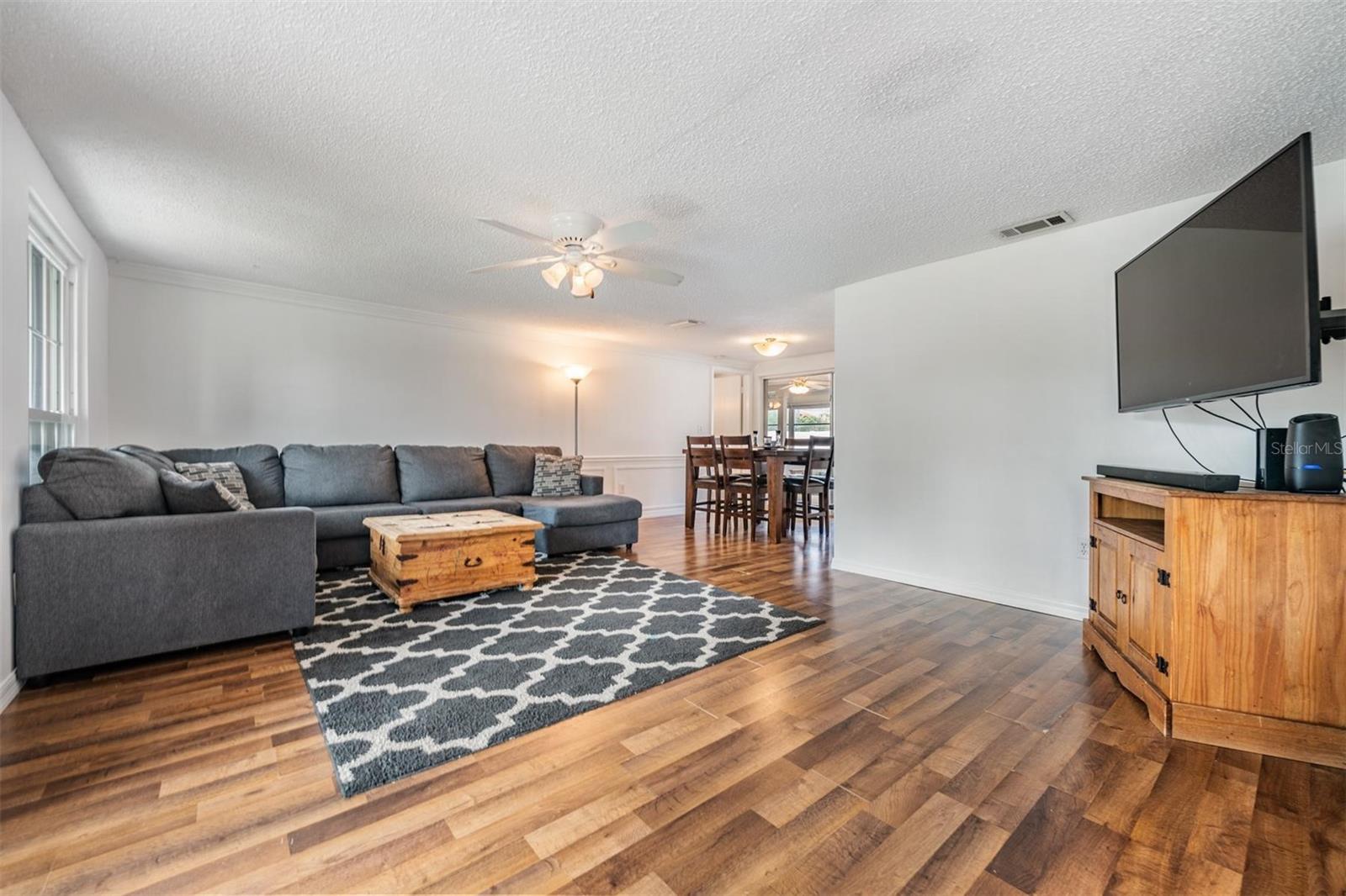 3849 CLAREMONT DR — photo 9