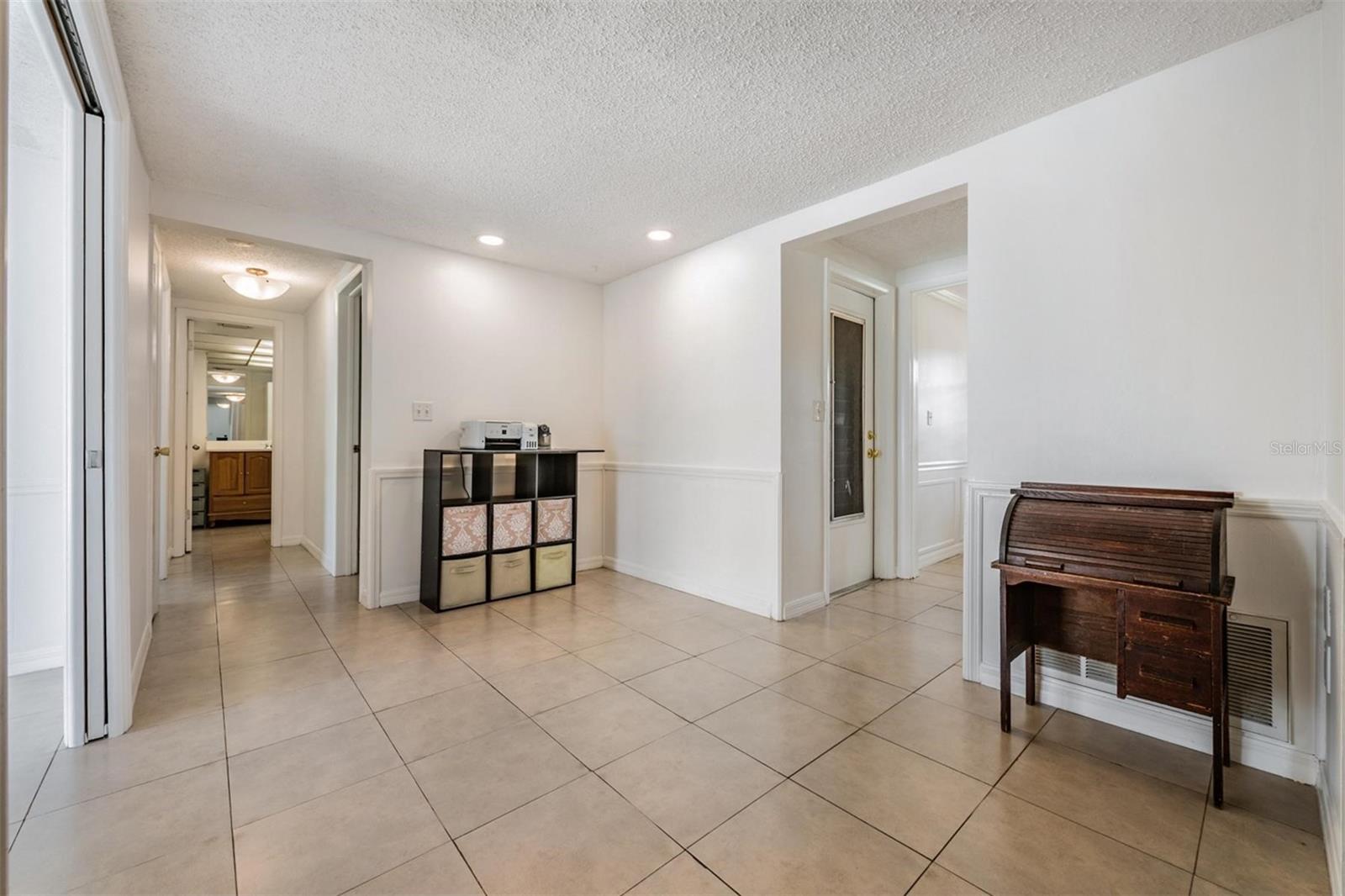 3849 CLAREMONT DR — photo 17