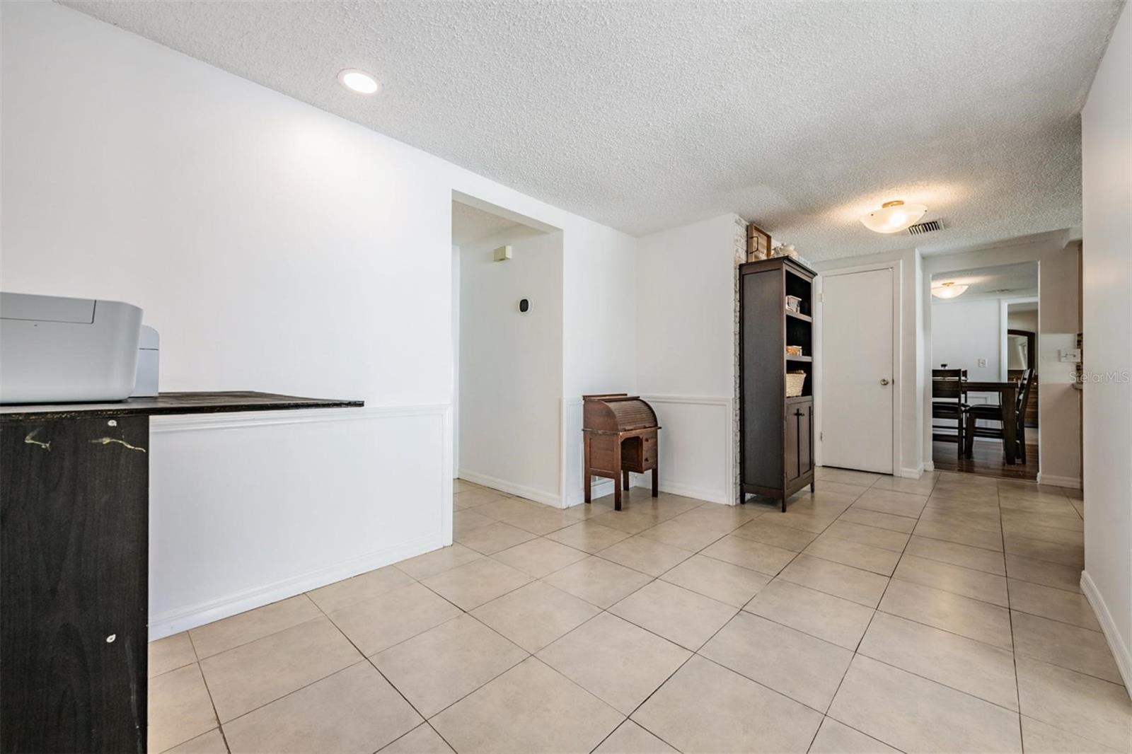 3849 CLAREMONT DR — photo 18