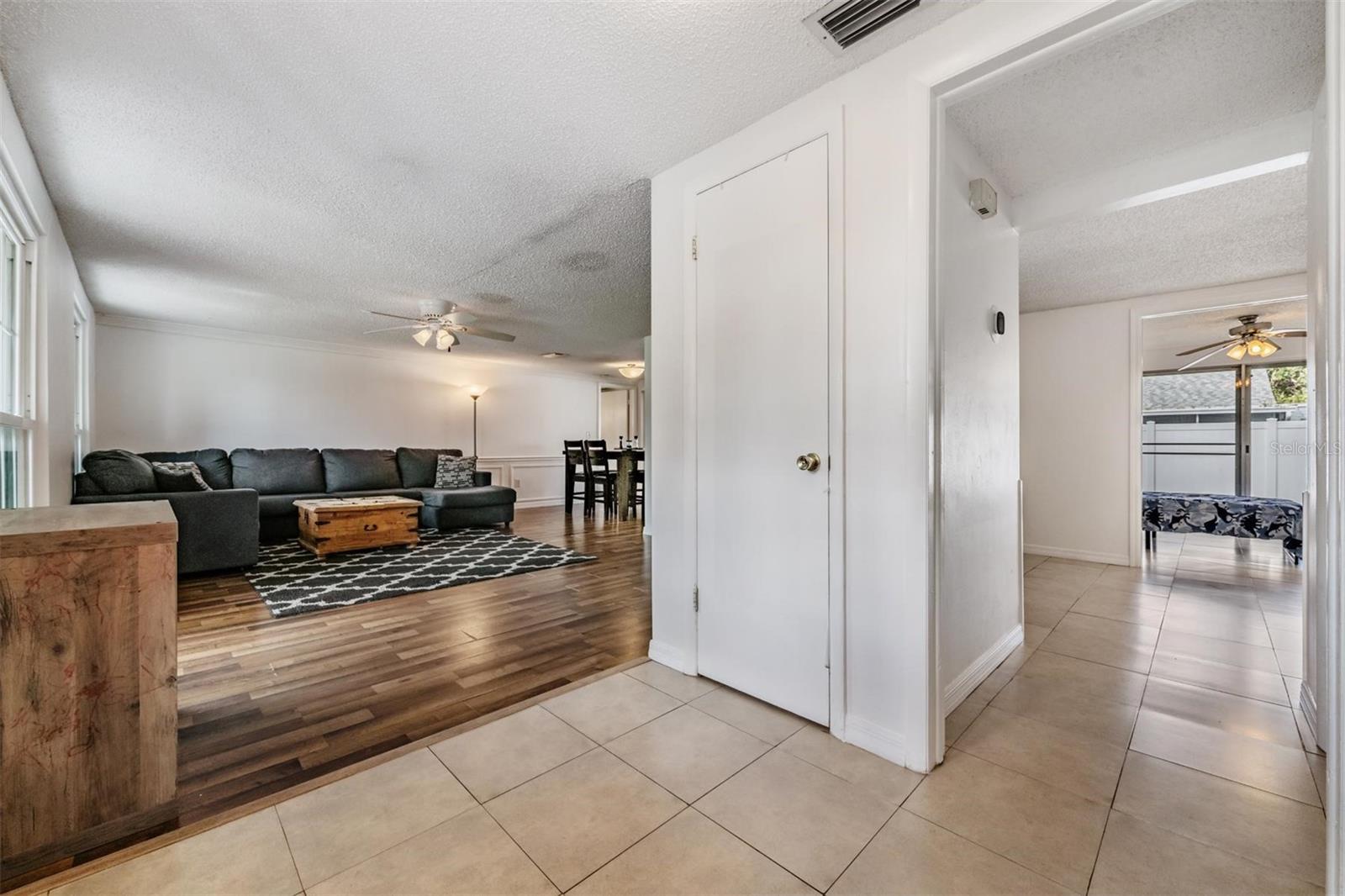 3849 CLAREMONT DR — photo 8