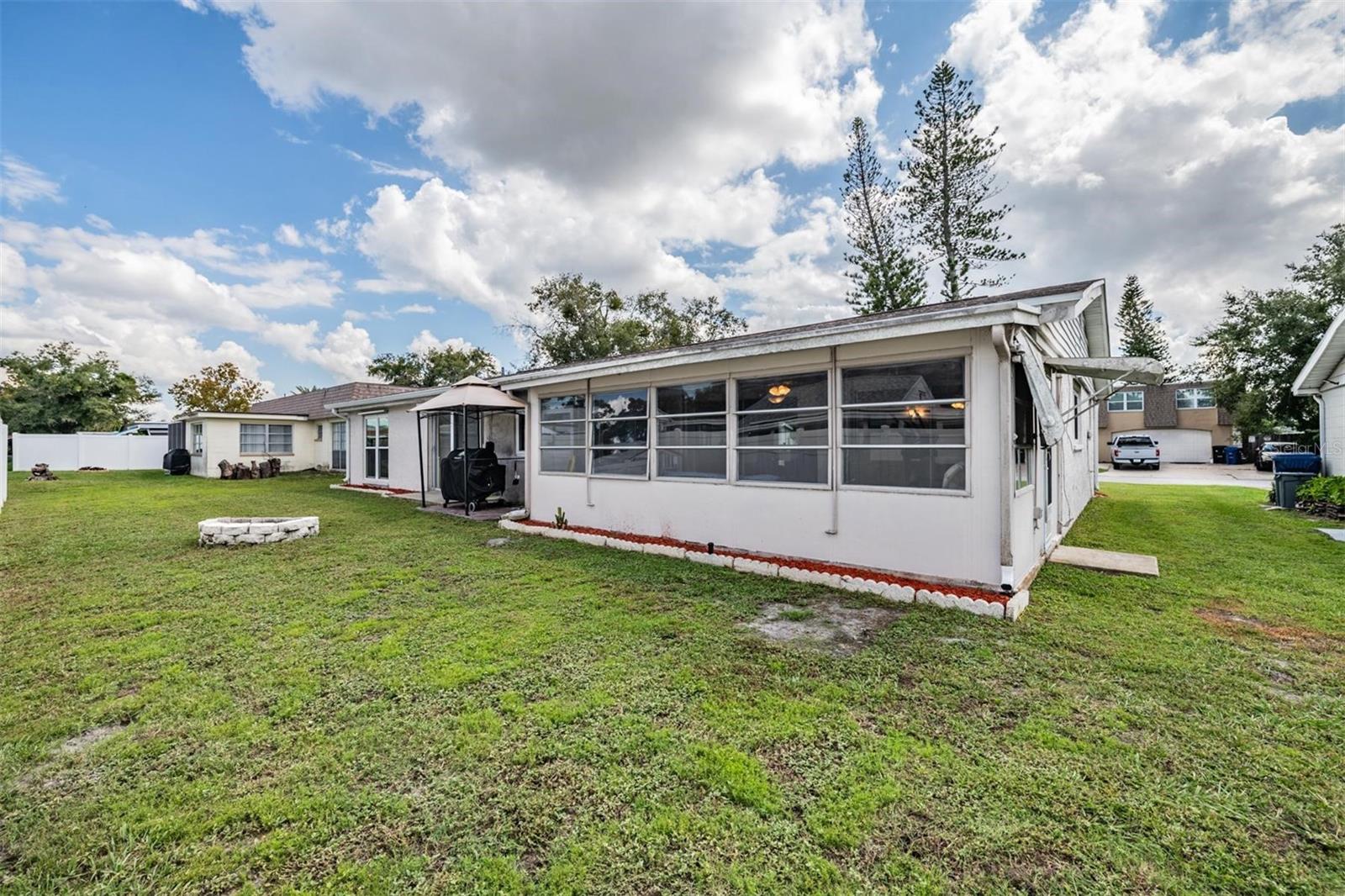 3849 CLAREMONT DR — photo 23