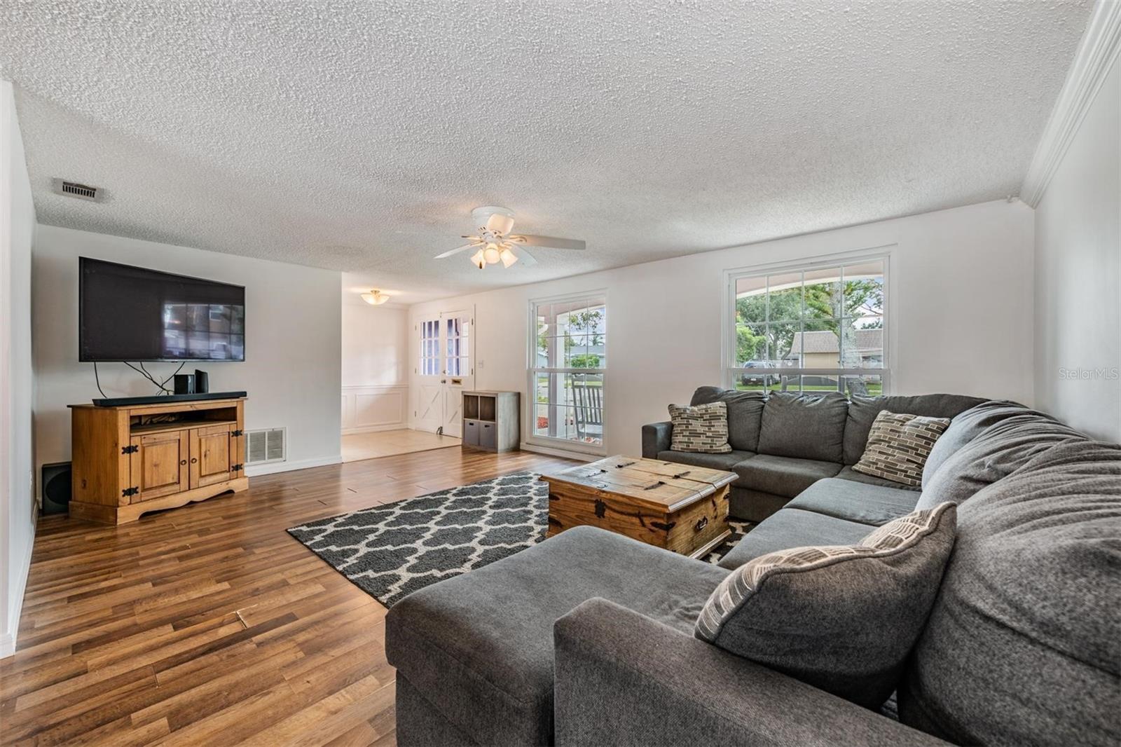 3849 CLAREMONT DR — photo 10