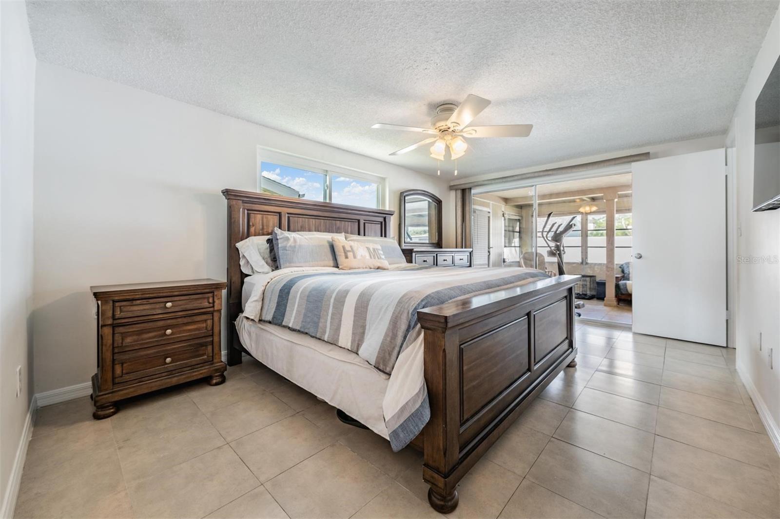 3849 CLAREMONT DR — photo 12