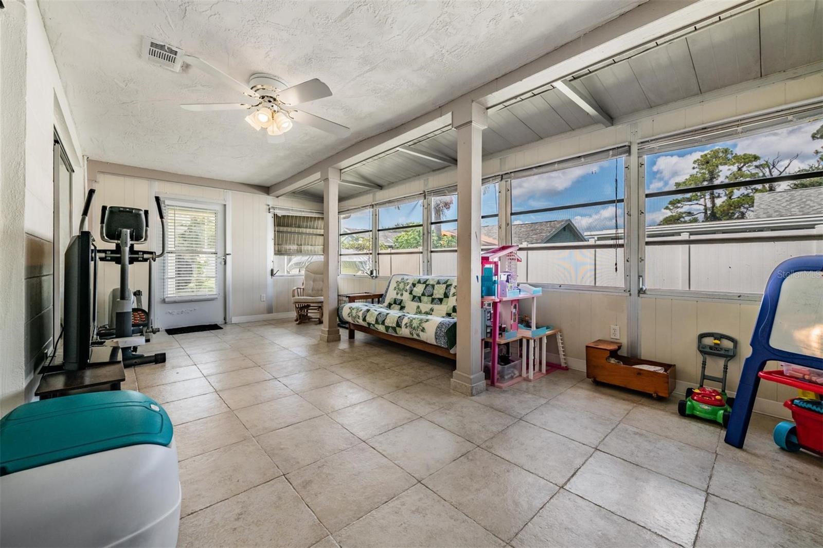 3849 CLAREMONT DR — photo 21