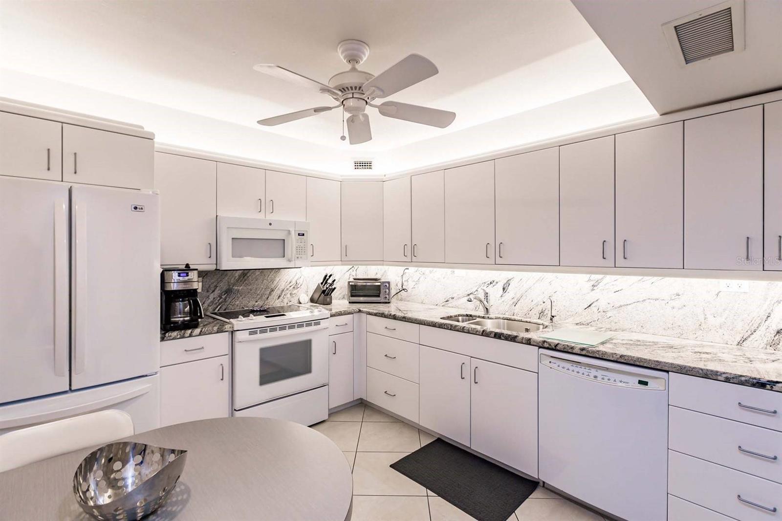 1055 W PEPPERTREE DR #802AA — photo 8