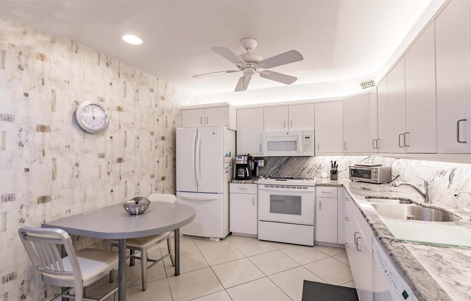 1055 W PEPPERTREE DR #802AA — photo 7