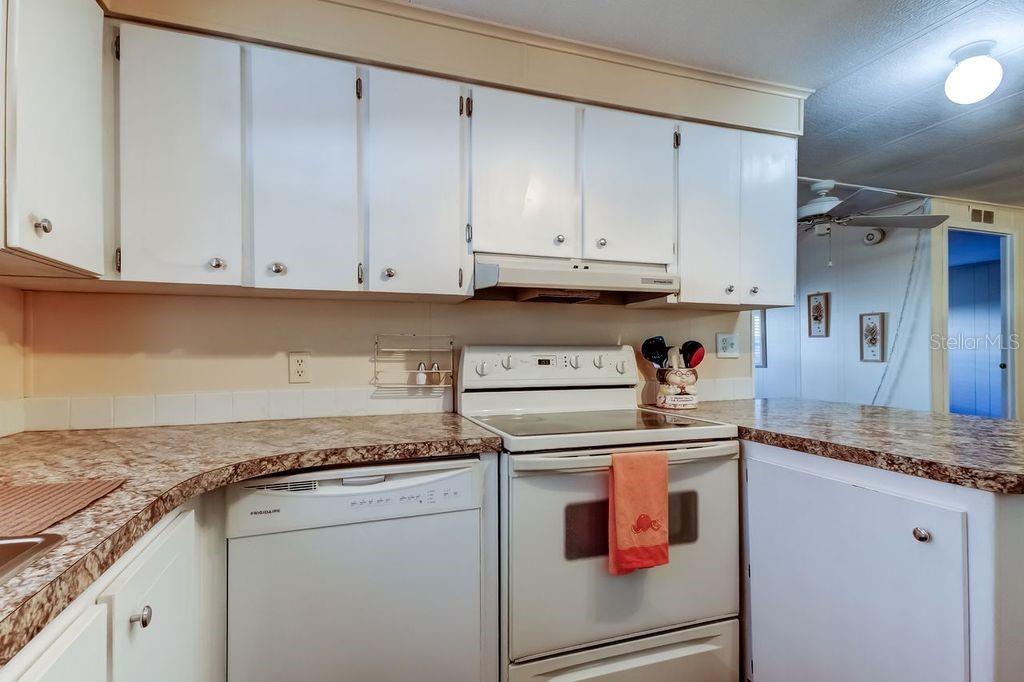 3430 TIKI DR — photo 8