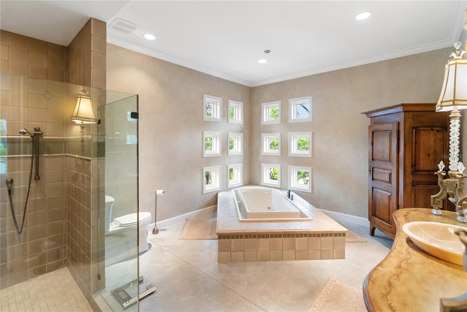 1804 N LAKE SHORE DR — photo 19