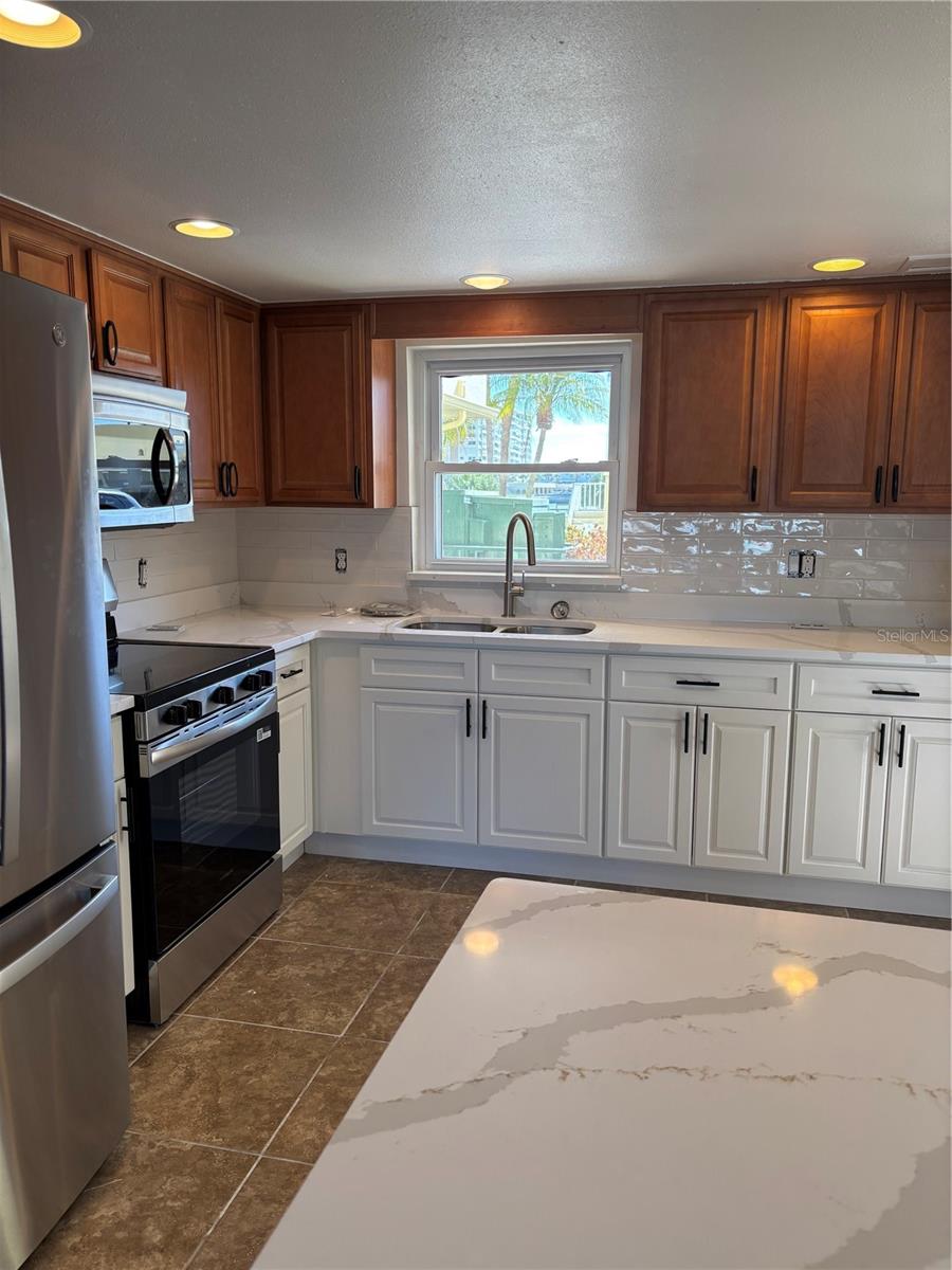 4725 COVE CIR #104 — photo 6
