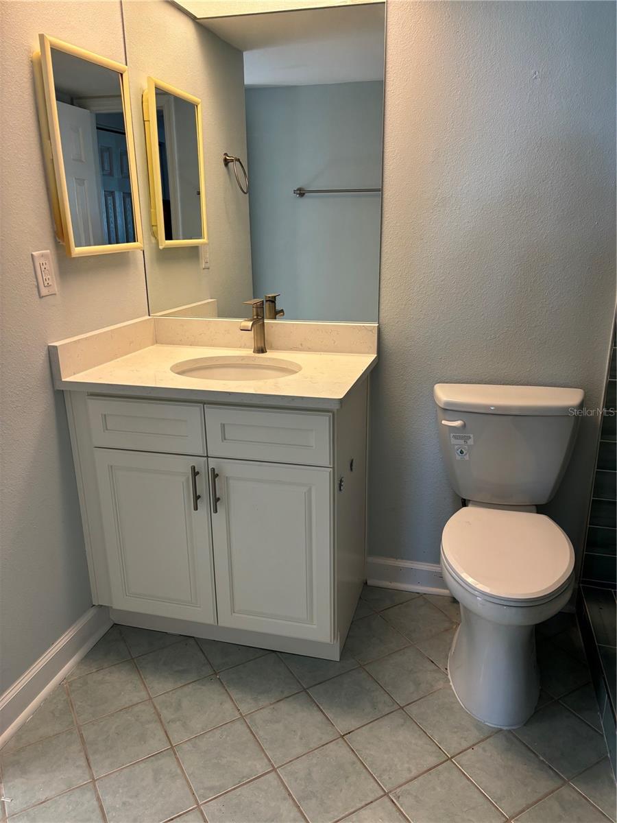 4725 COVE CIR #104 — photo 8