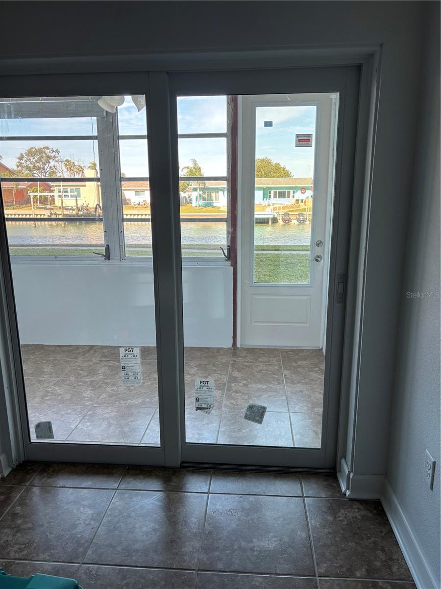 4725 COVE CIR #104 — photo 9