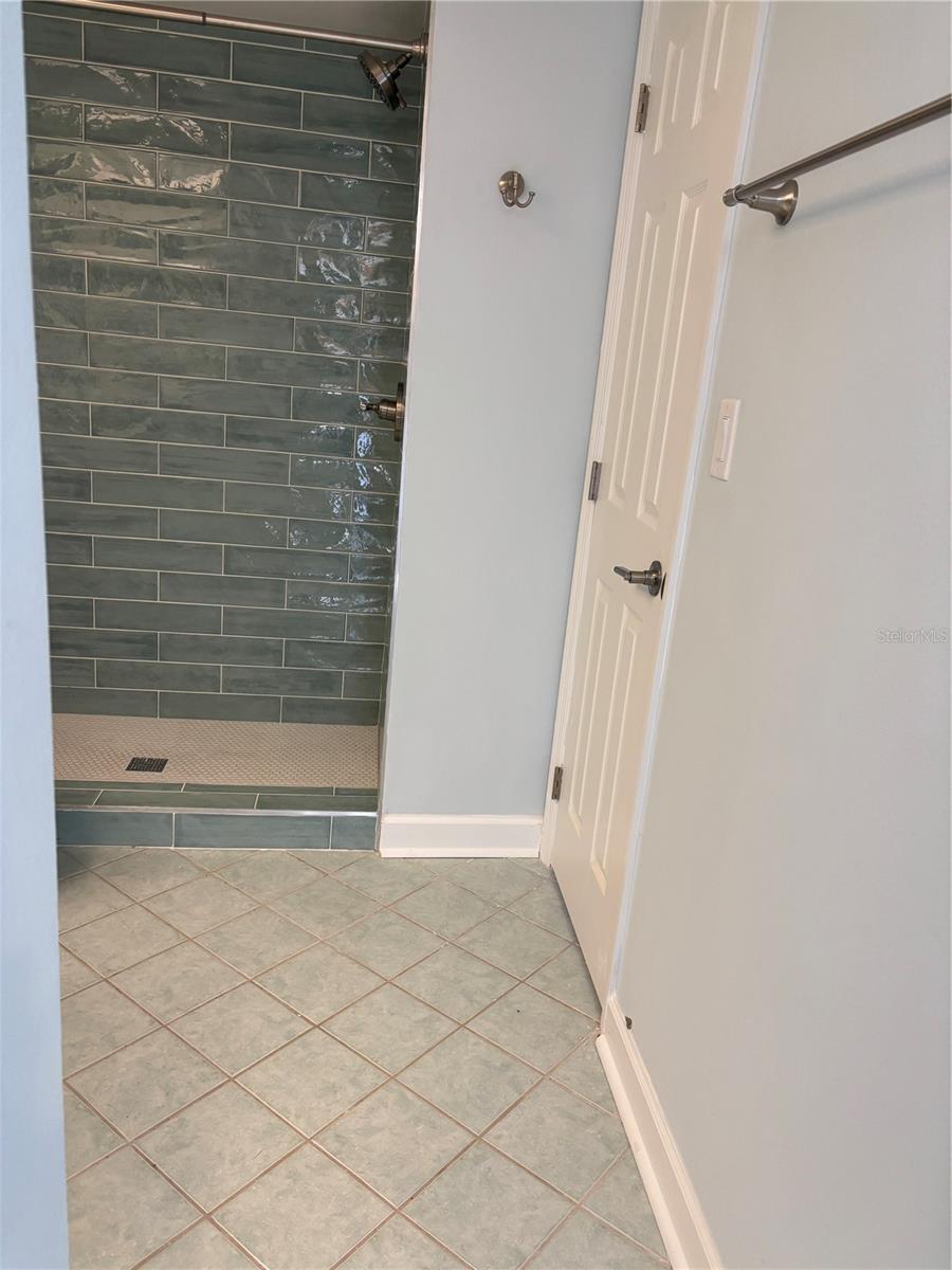 4725 COVE CIR #104 — photo 12