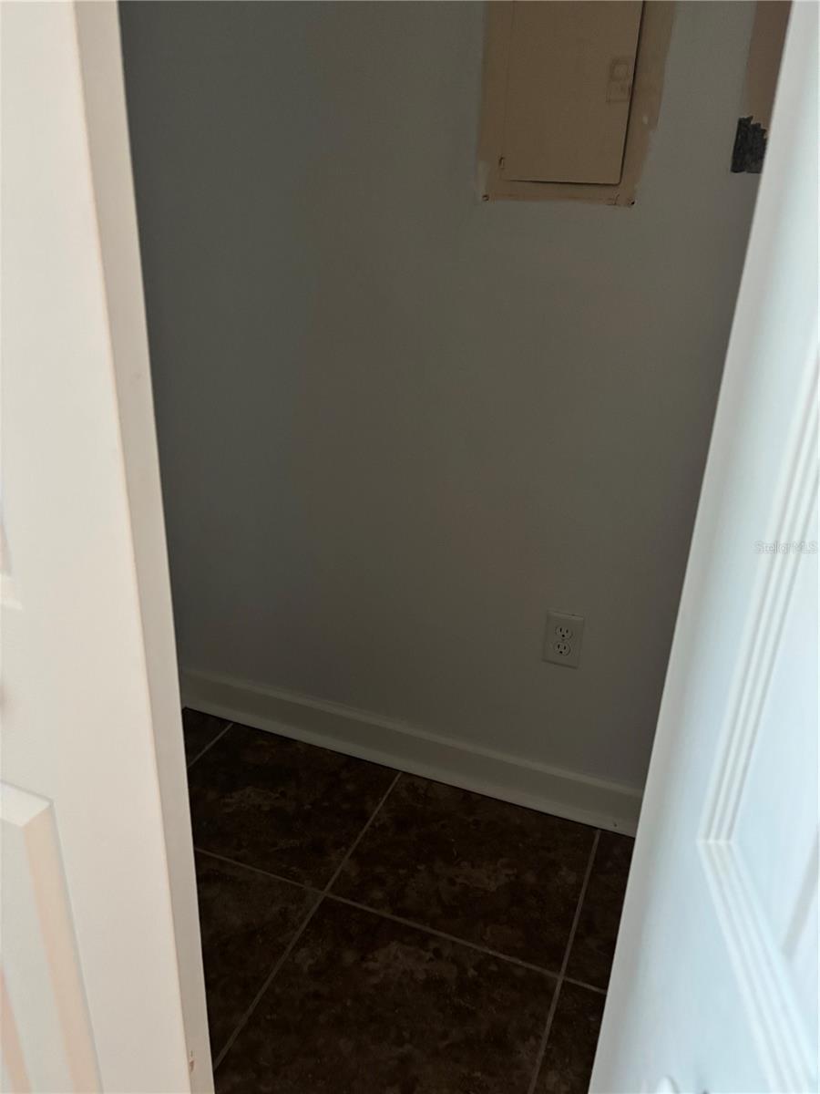 4725 COVE CIR #104 — photo 11