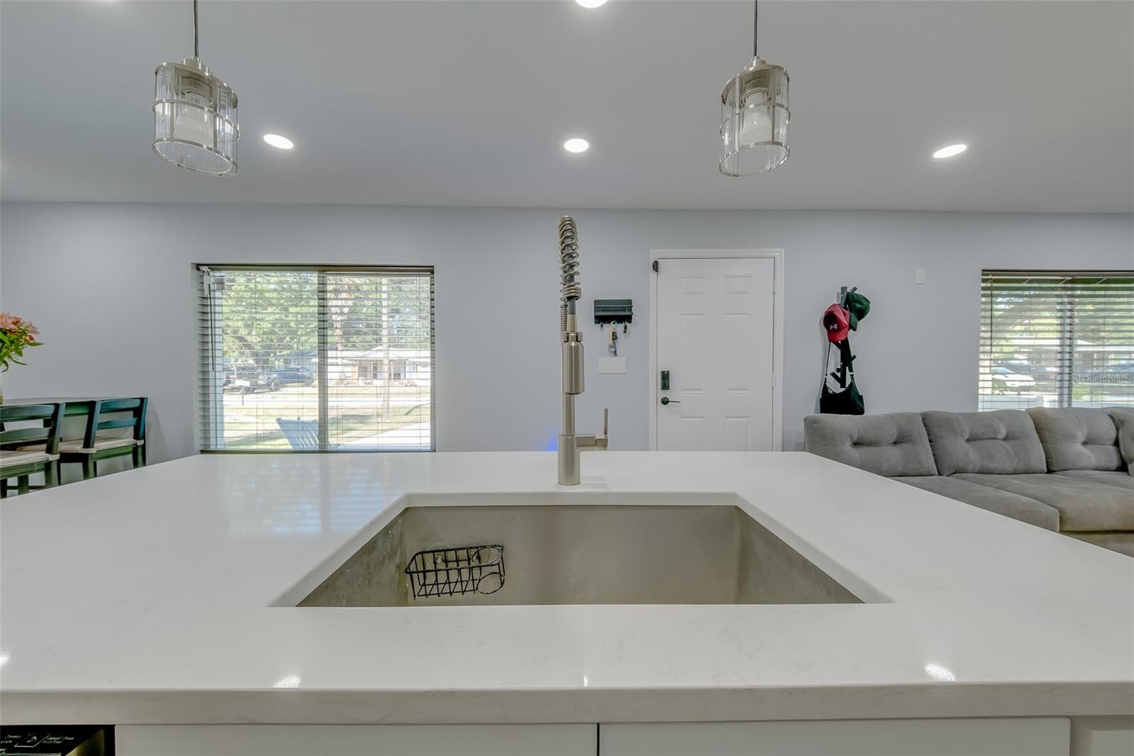 1814 SYLVAN DR — photo 4