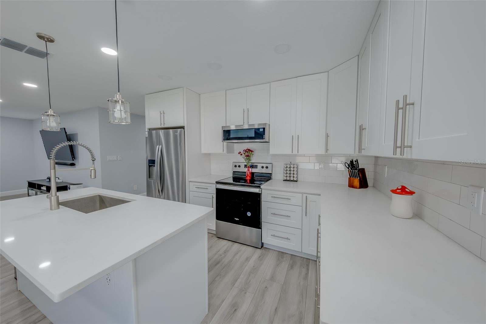 1814 SYLVAN DR — photo 9