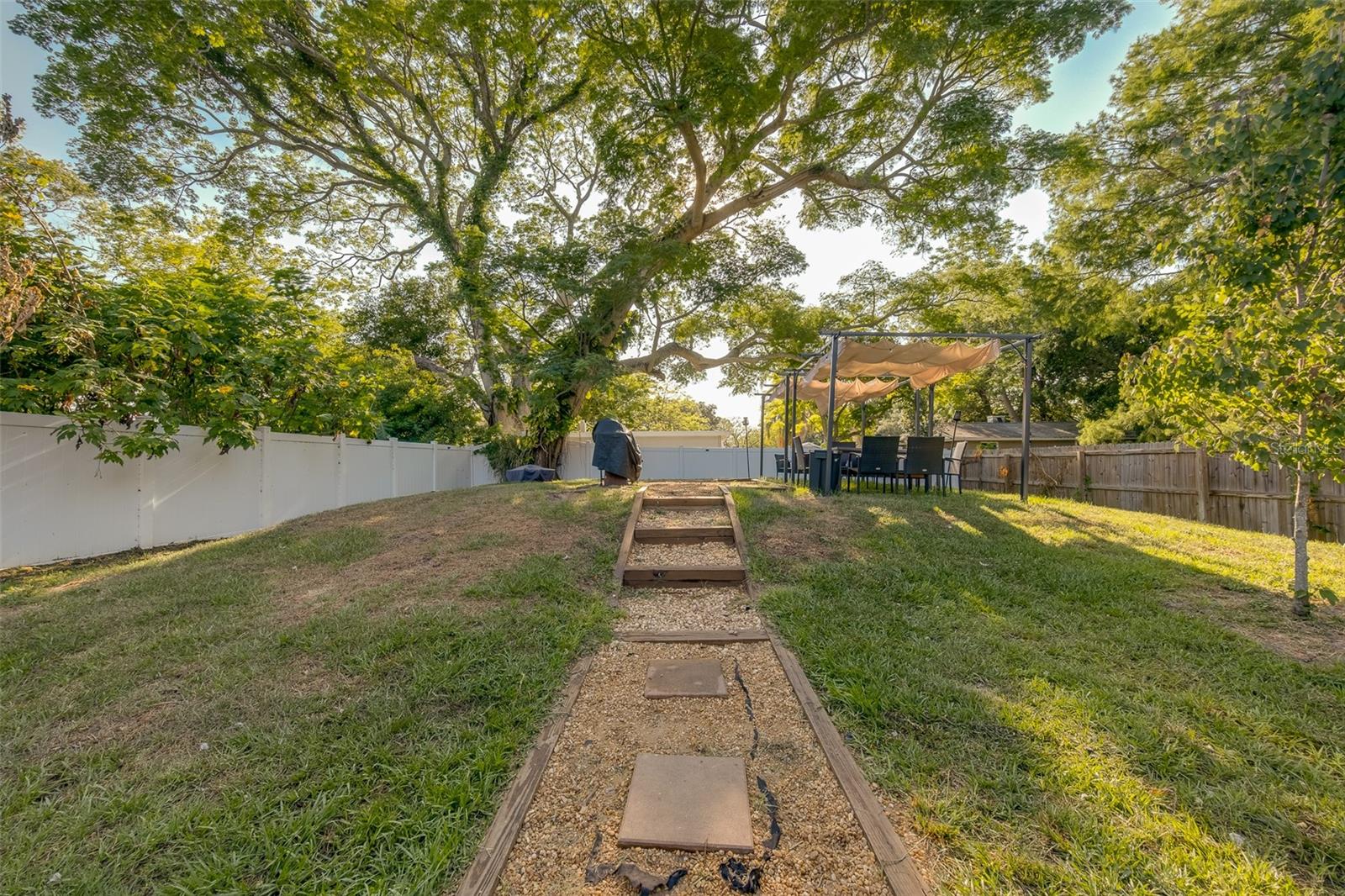 1814 SYLVAN DR — photo 26