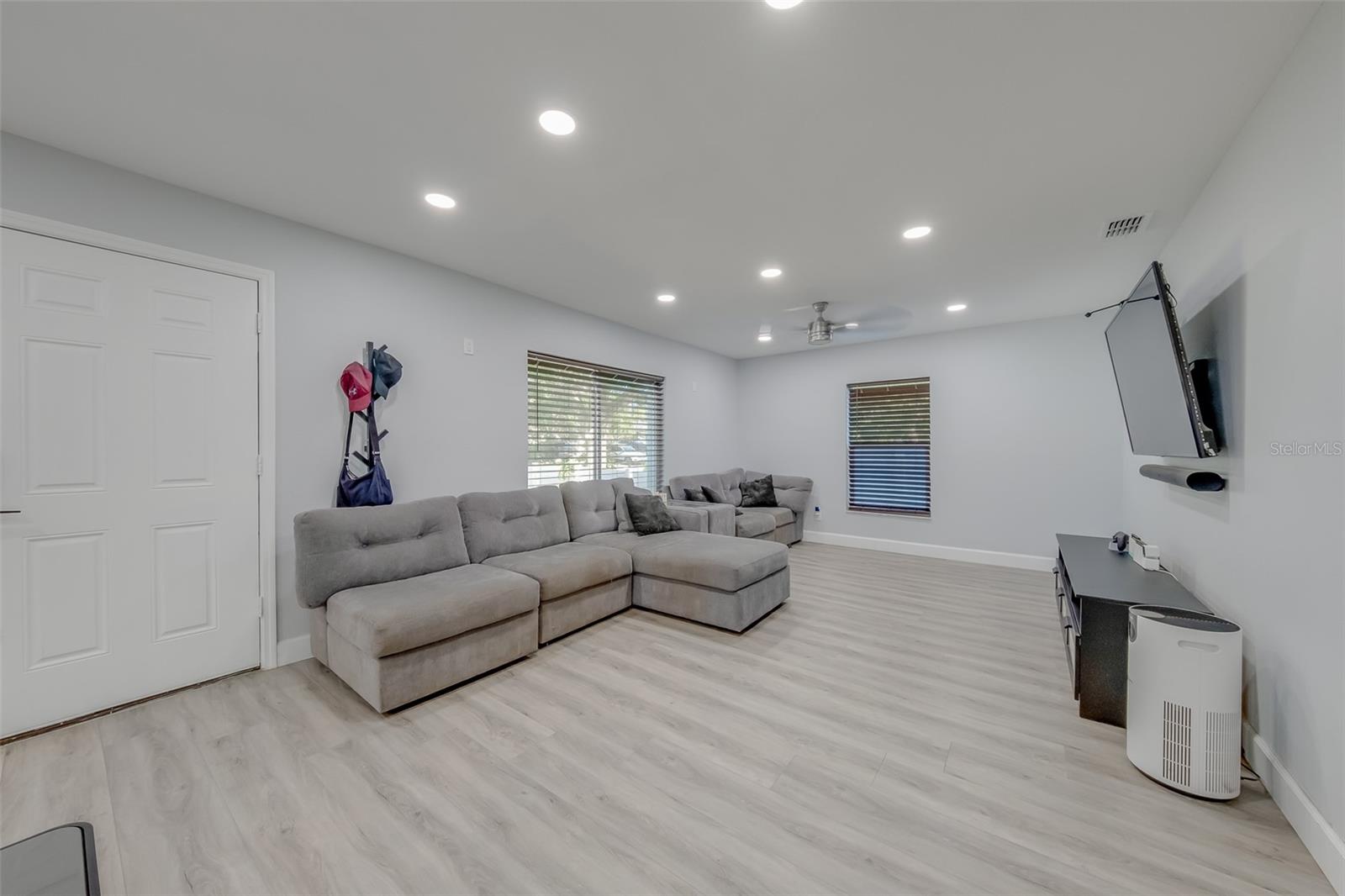 1814 SYLVAN DR — photo 12