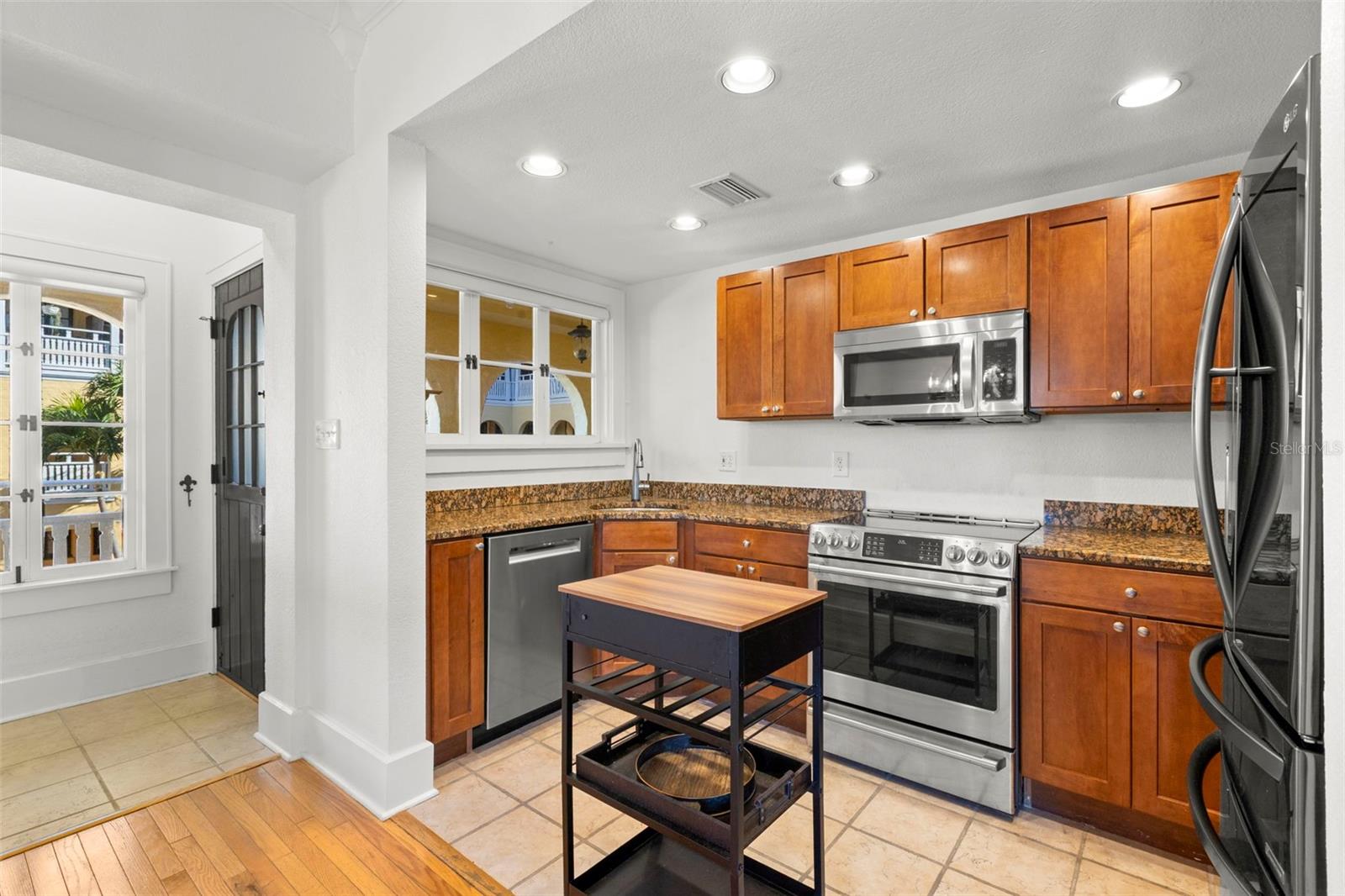 210 22ND AVE NE #15 — photo 9