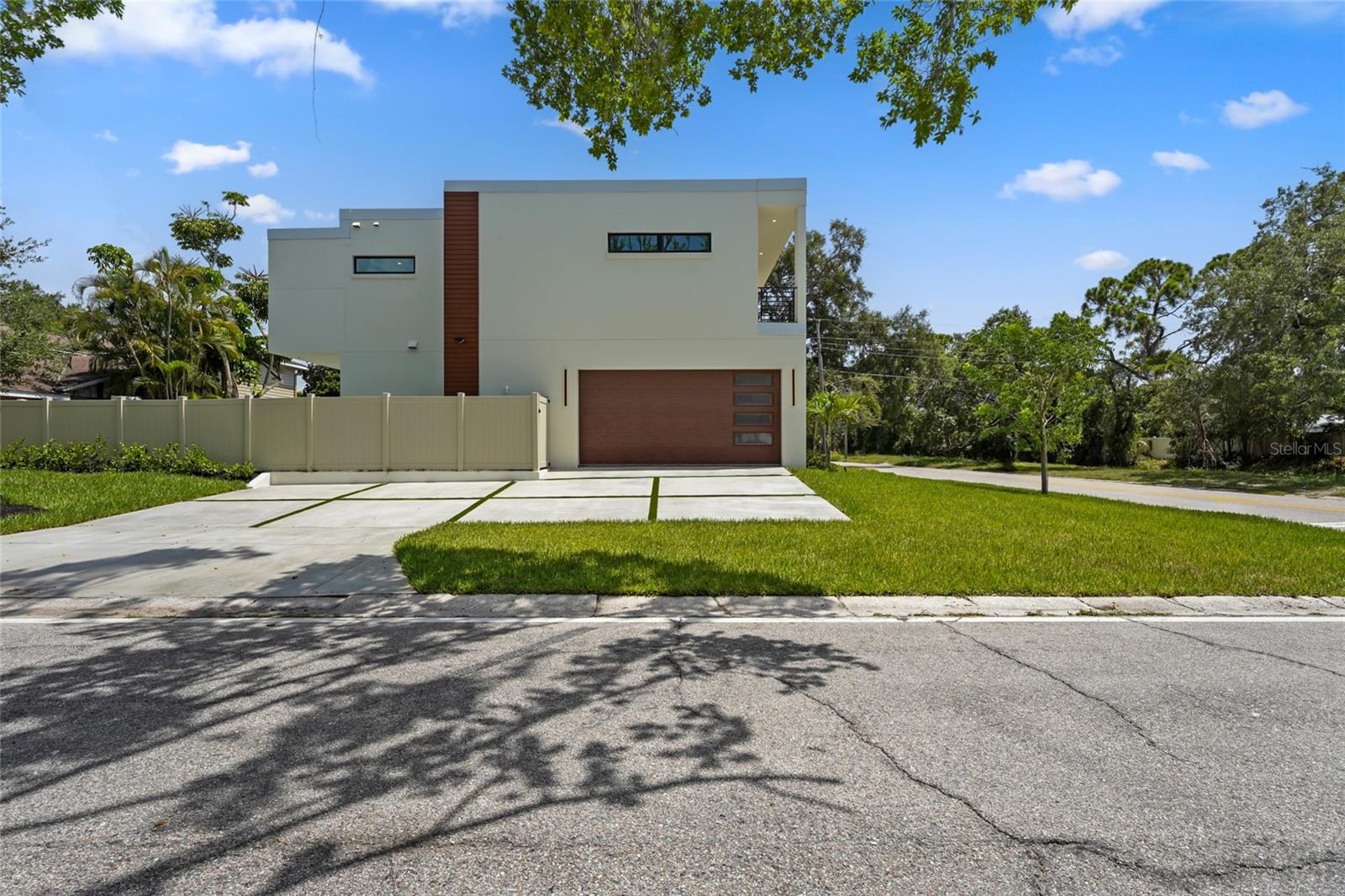 2604 SYDELLE ST — photo 23